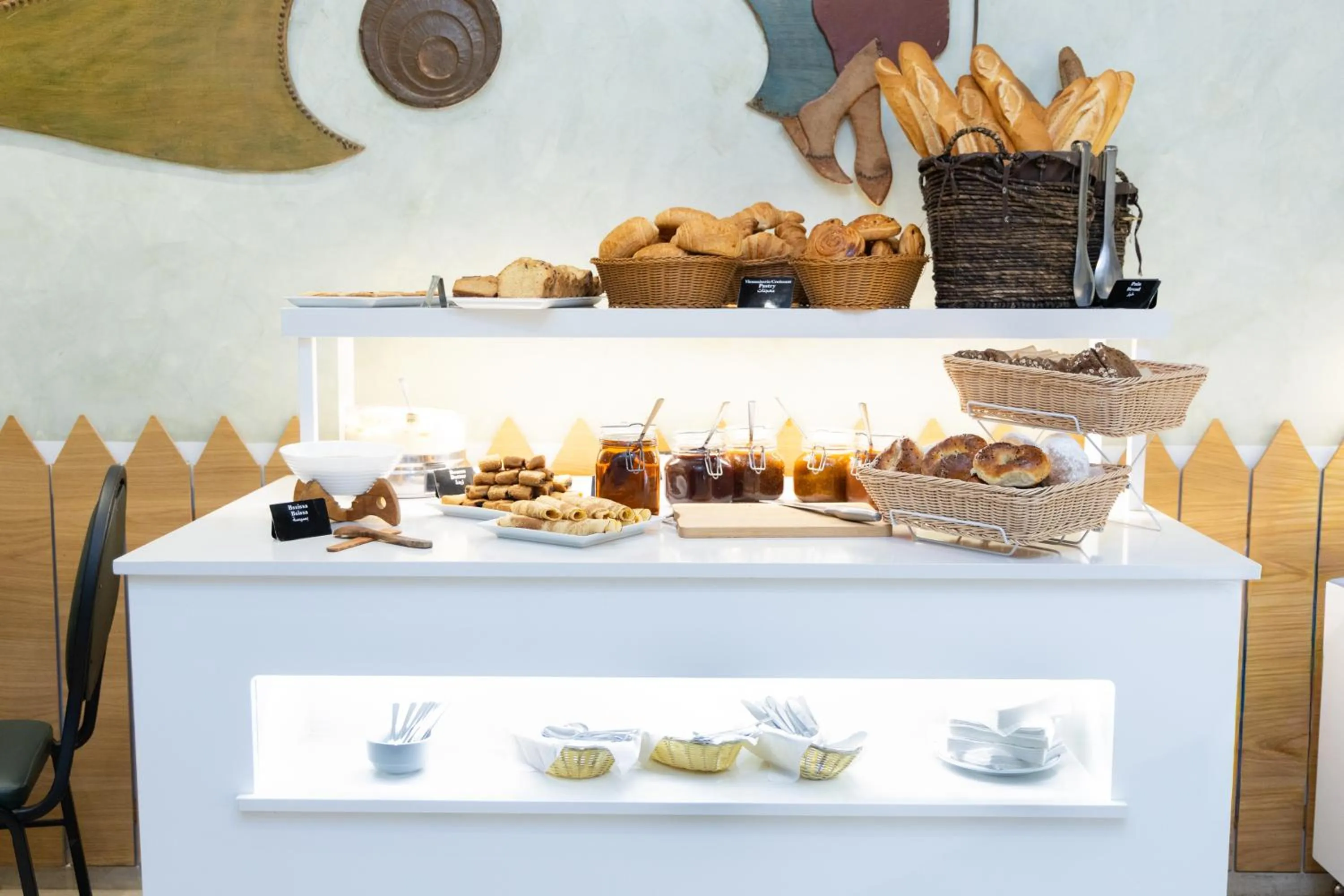 Food and drinks in Golf Royal Hotel