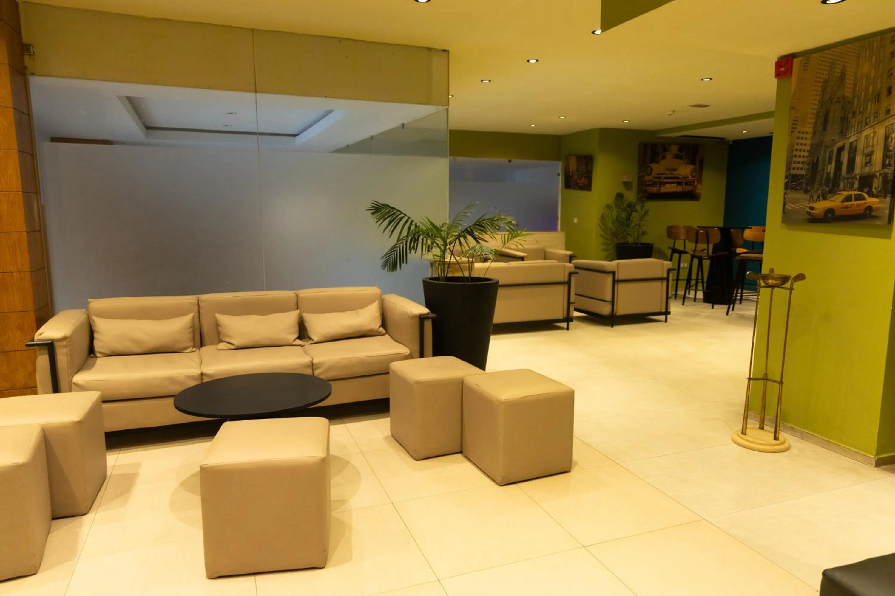 Restaurant/places to eat in Golf Royal Hotel