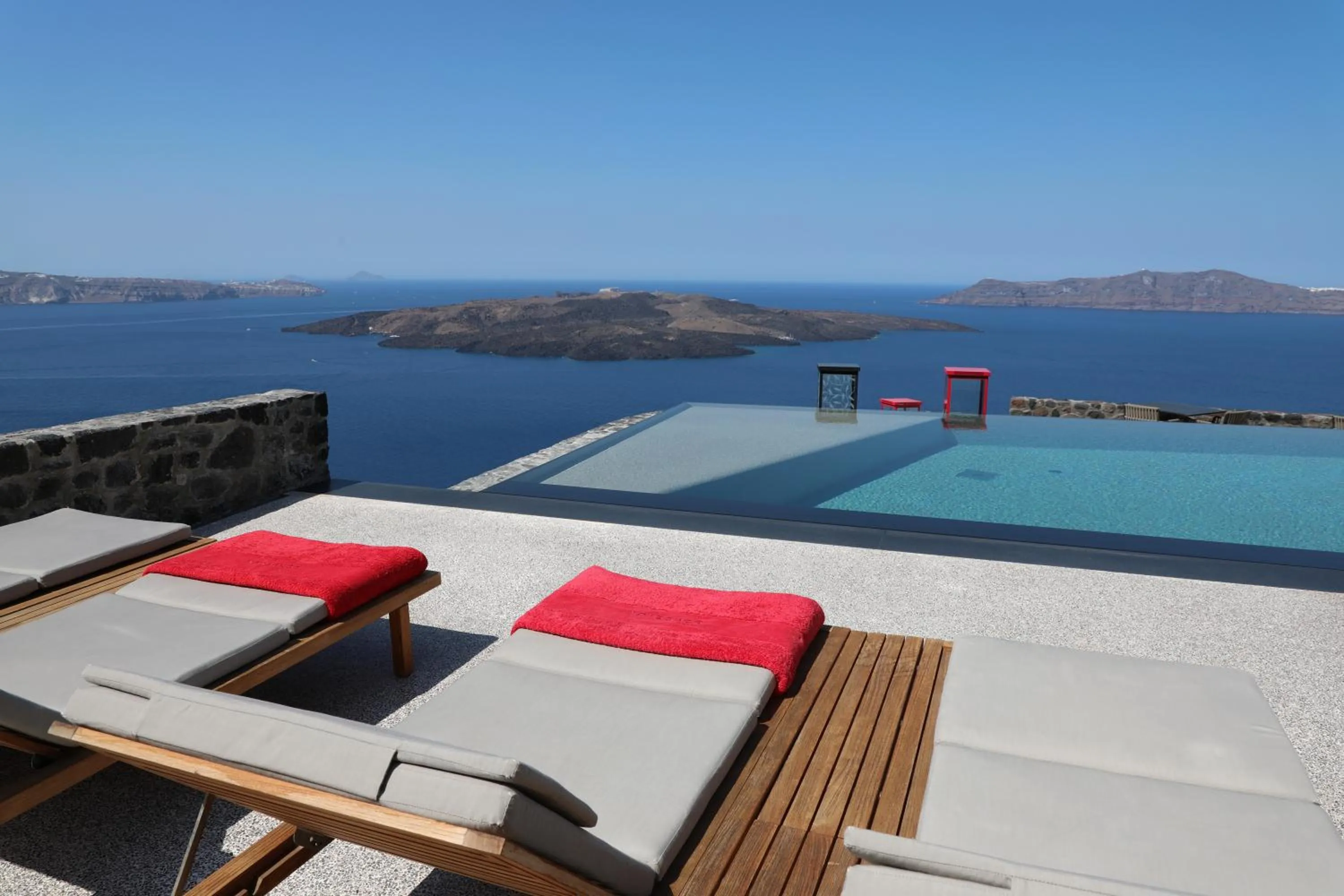 Swimming pool in Villa Bordeaux