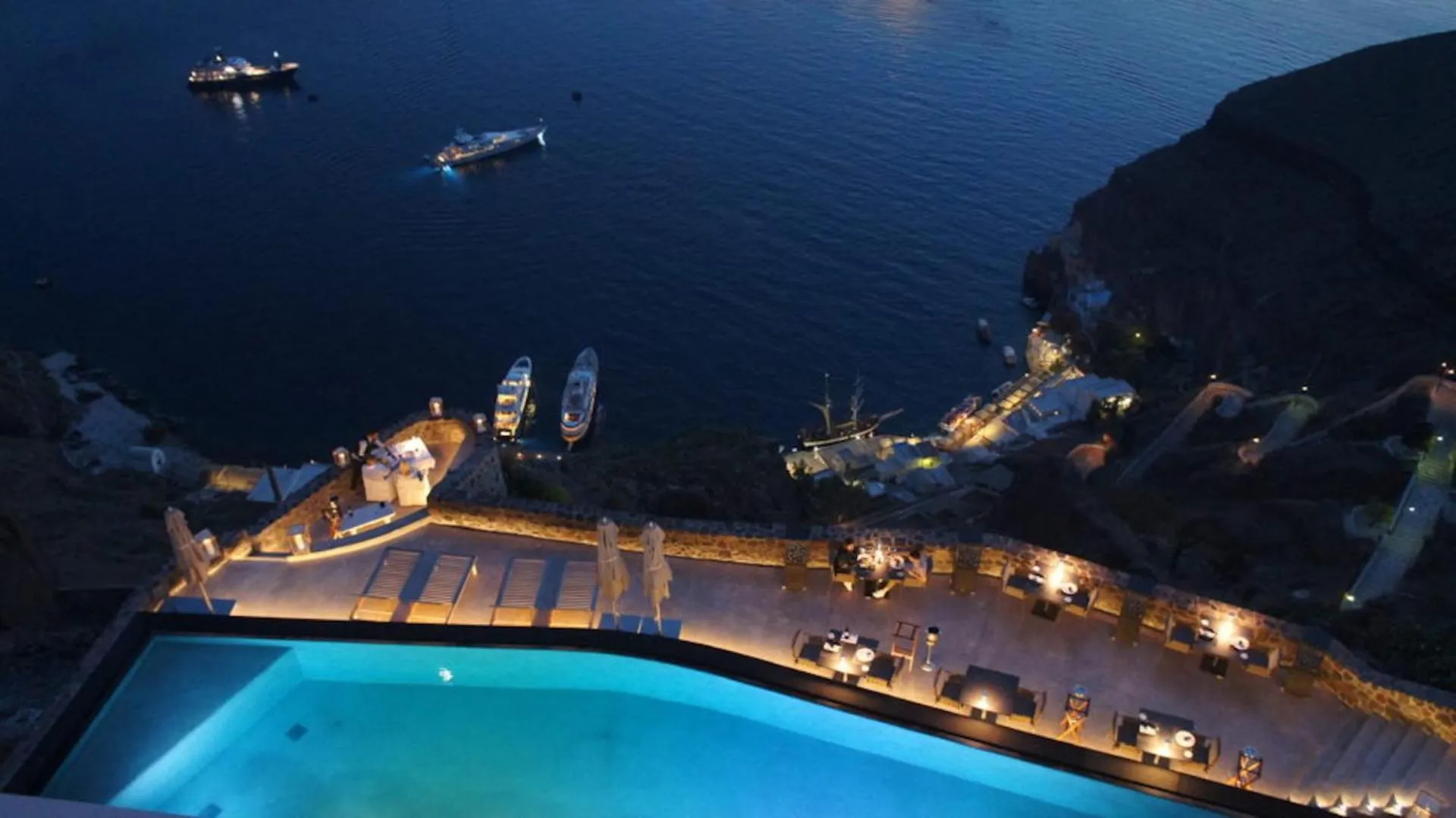 Pool view in Villa Bordeaux