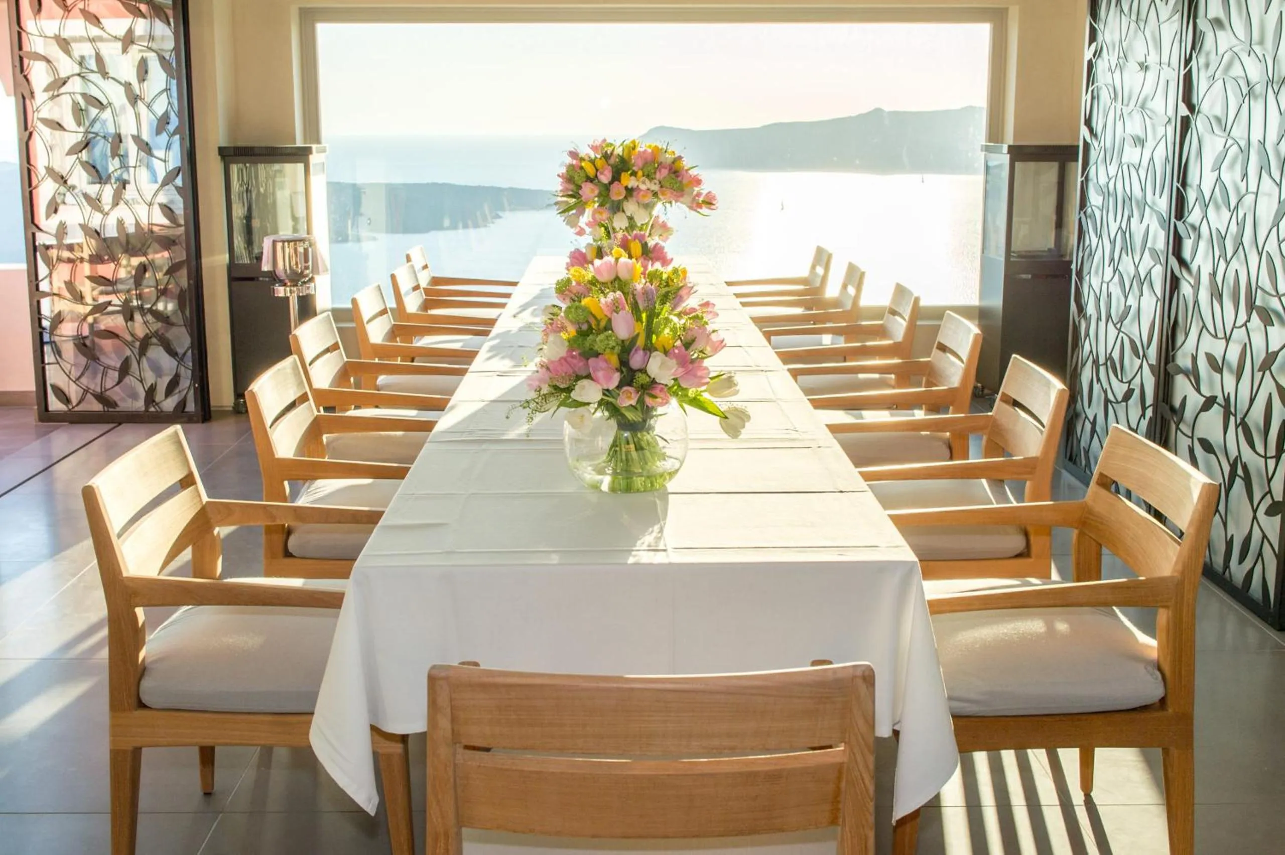 Restaurant/places to eat in Villa Bordeaux