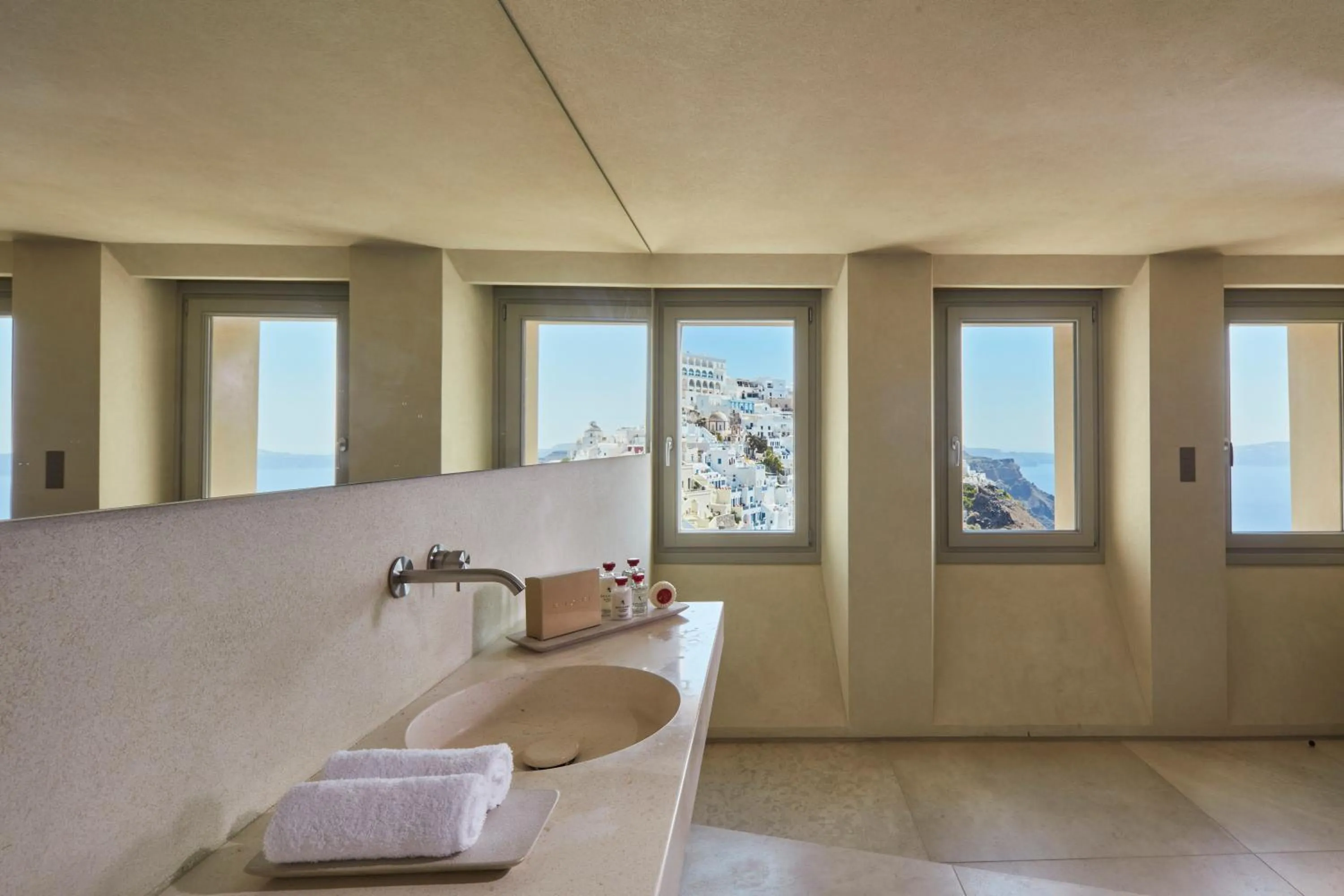 Shower in Villa Bordeaux