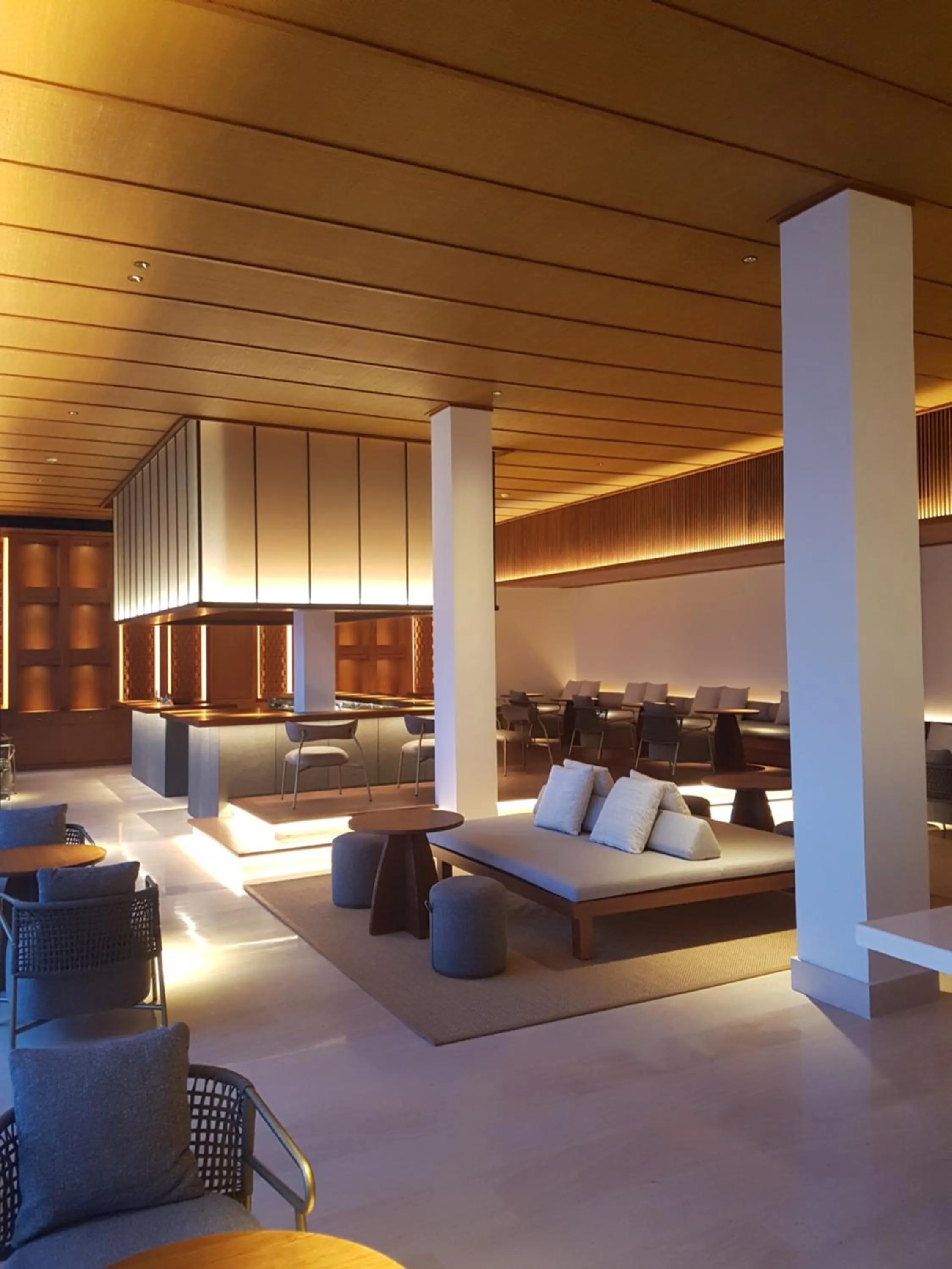 Restaurant/places to eat in Azerai Ke Ga Bay