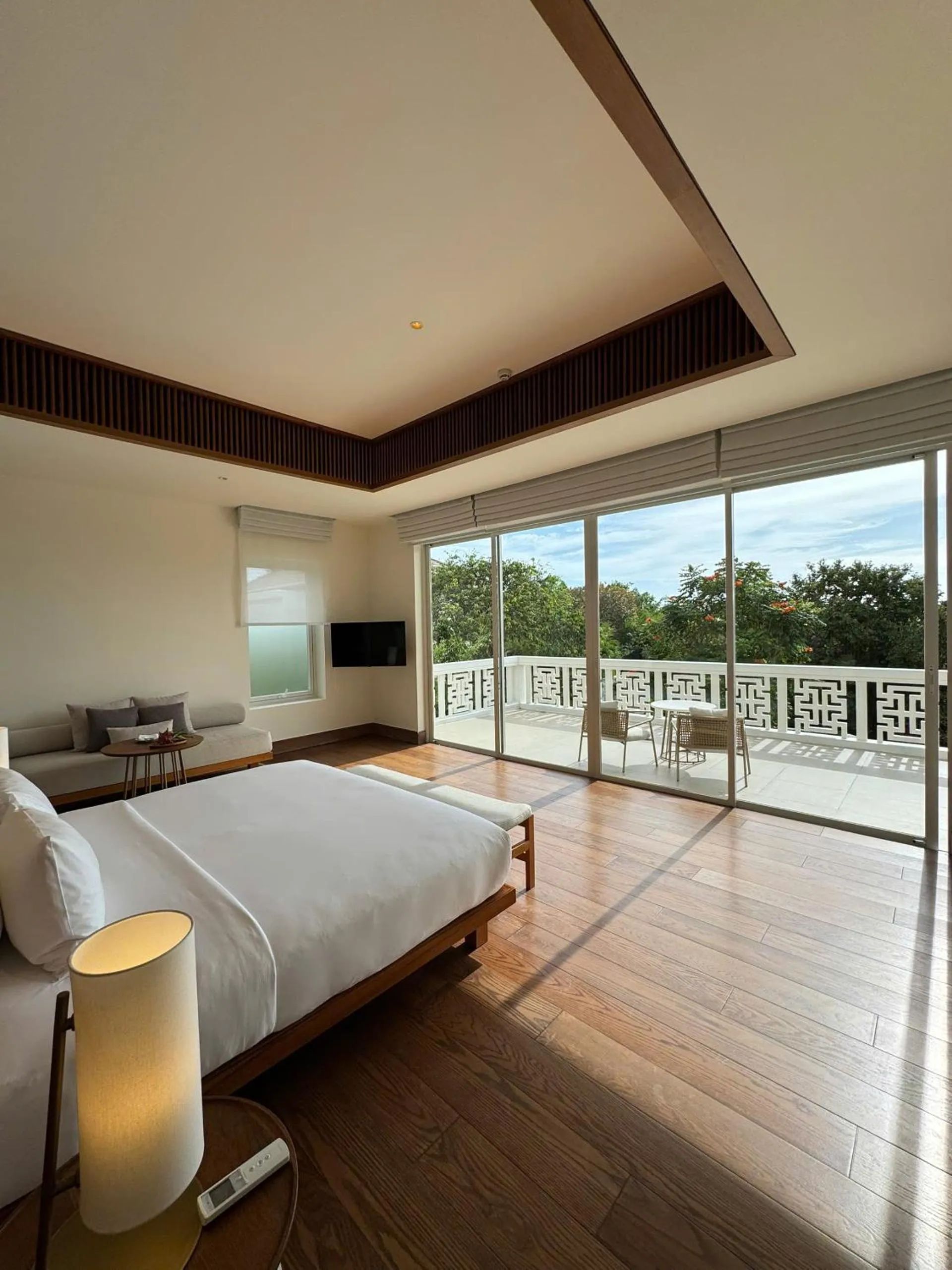 Balcony/Terrace, Bed in Azerai Ke Ga Bay