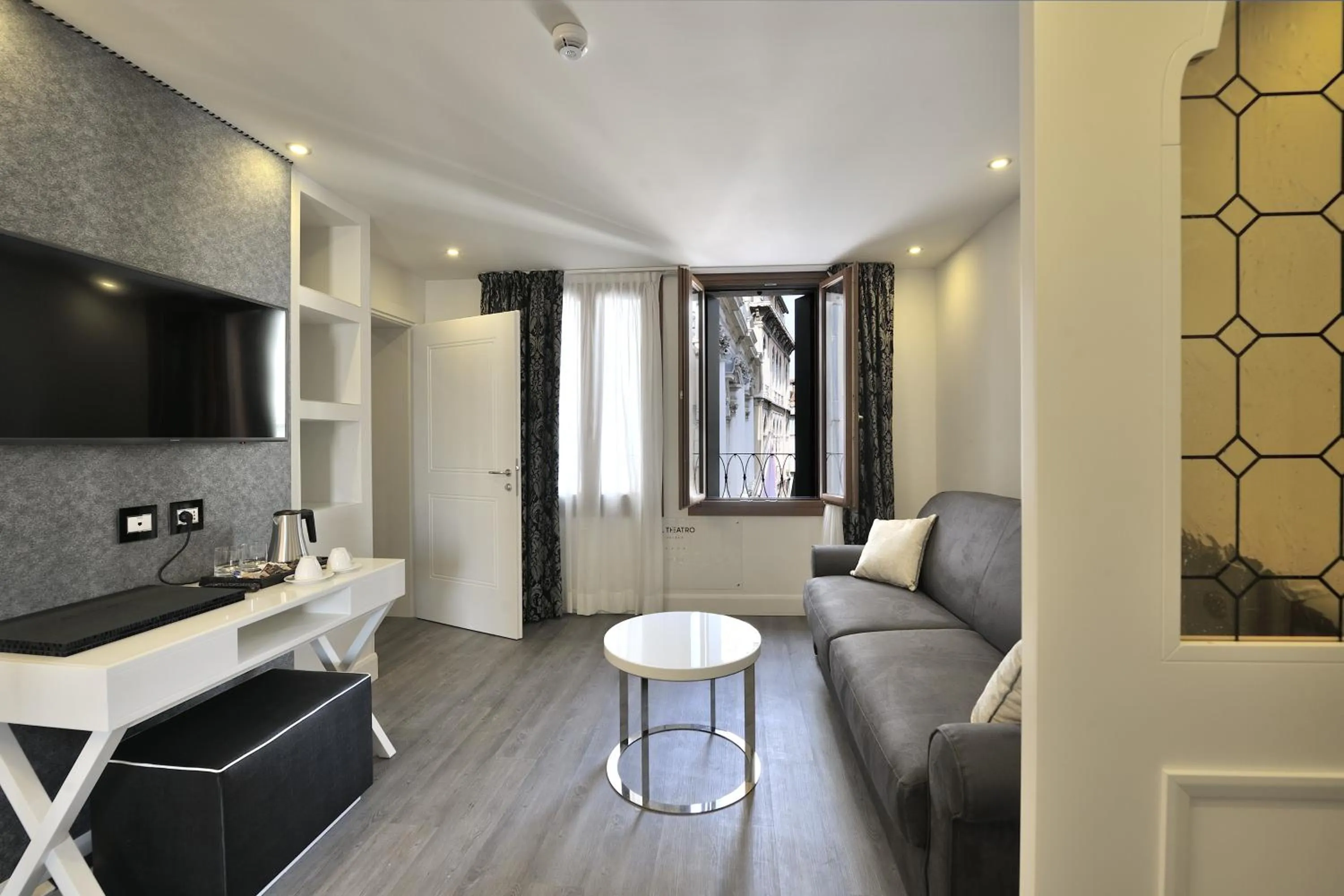 TV and multimedia in Al Theatro Palace