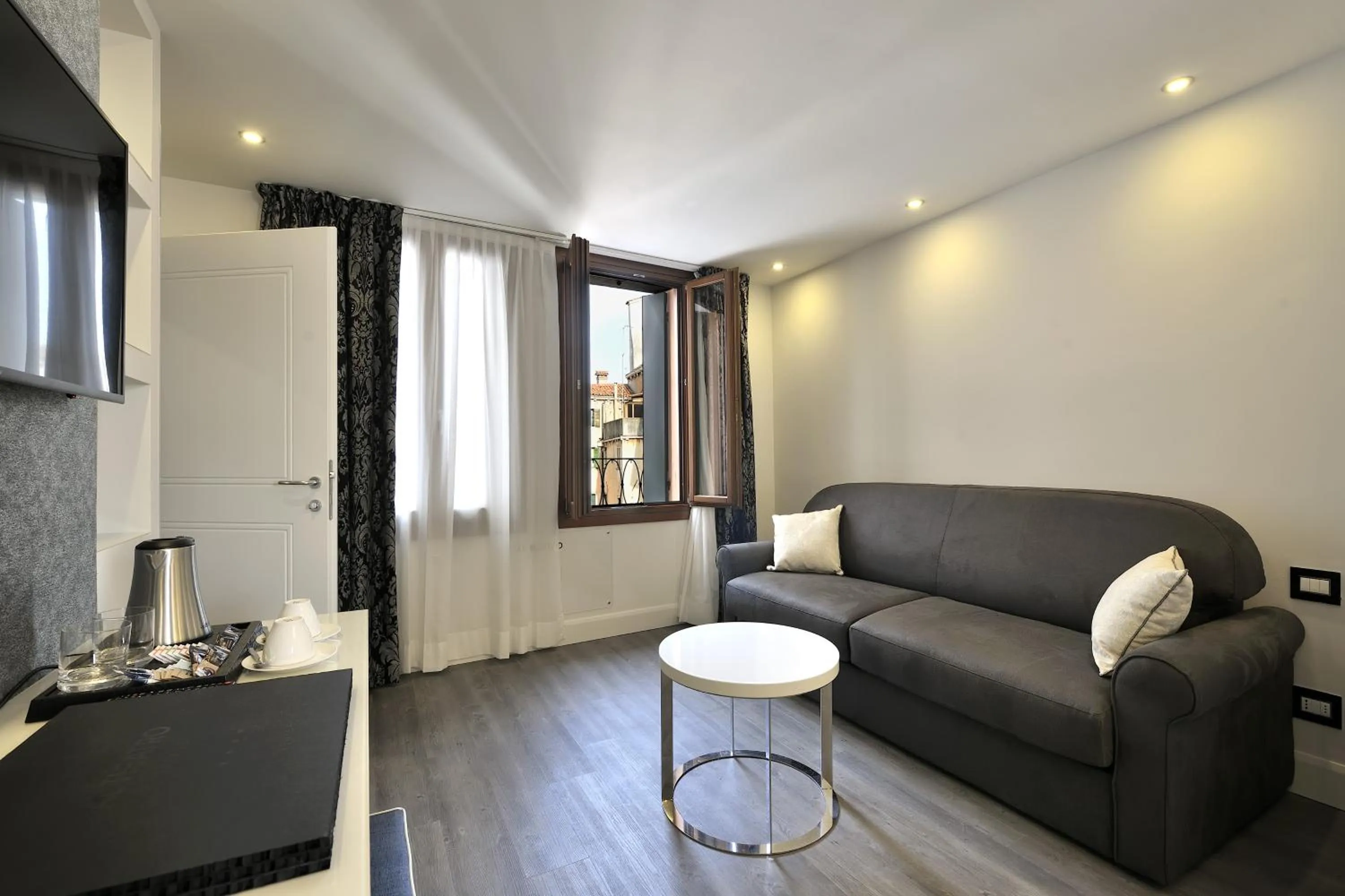 Bed in Al Theatro Palace