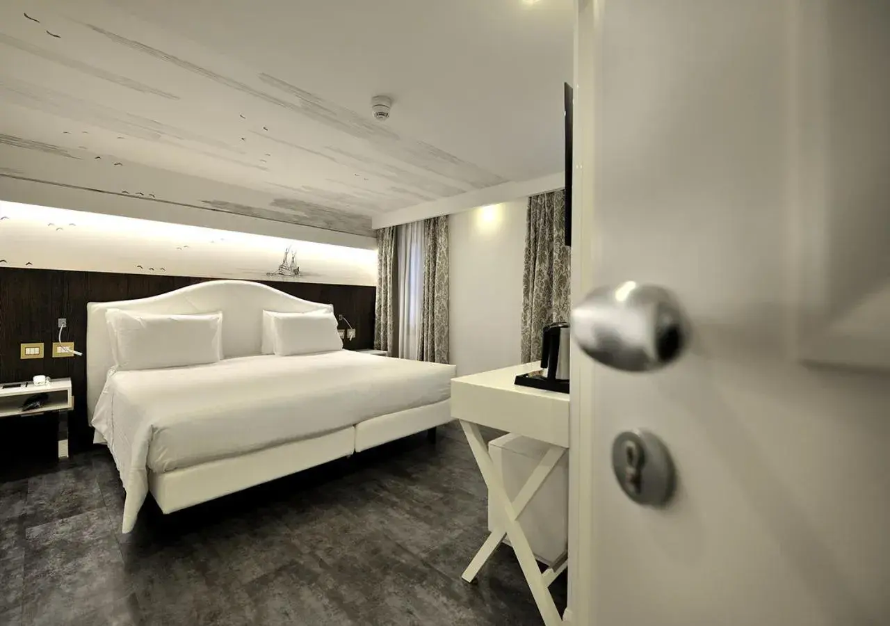 Photo of the whole room, Bed in Al Theatro Palace Photo of the whole room, Bed in Al Theatro Palace