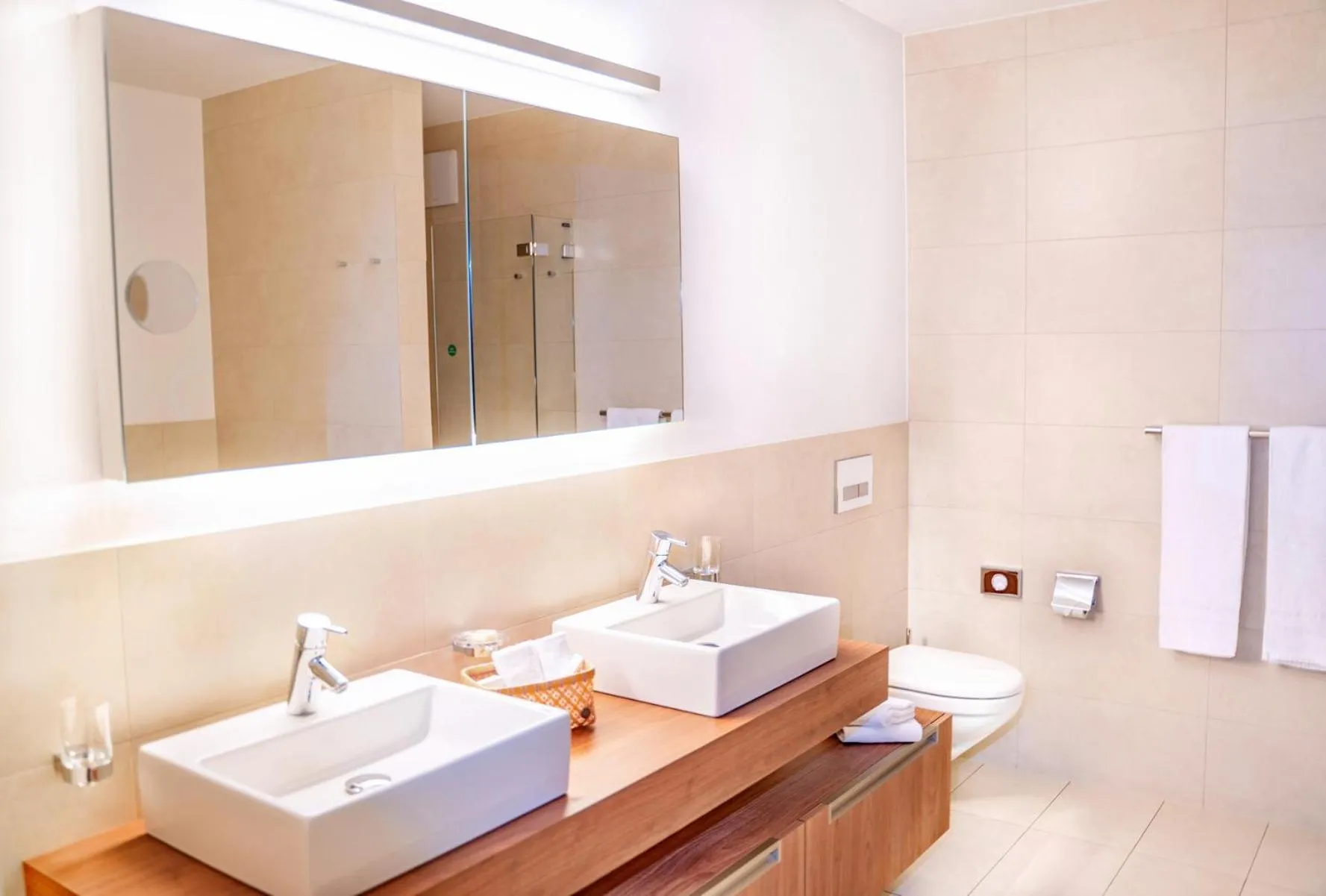 Bathroom in Wellnesshotel Golfpanorama