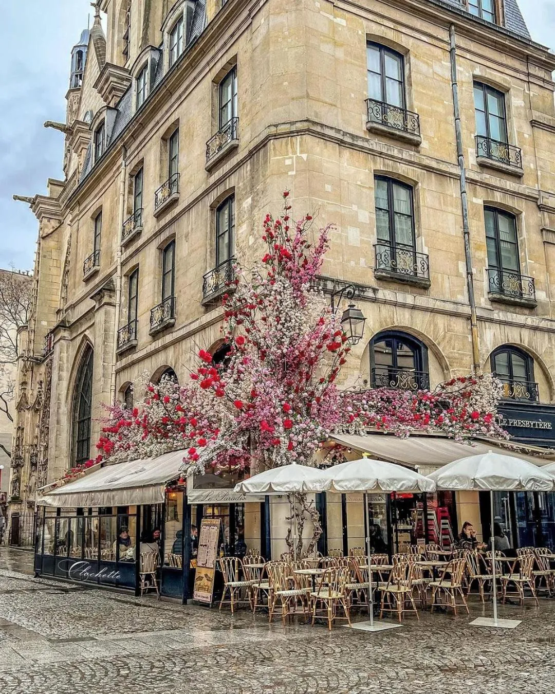 Property building in Hôtel Le Presbytère