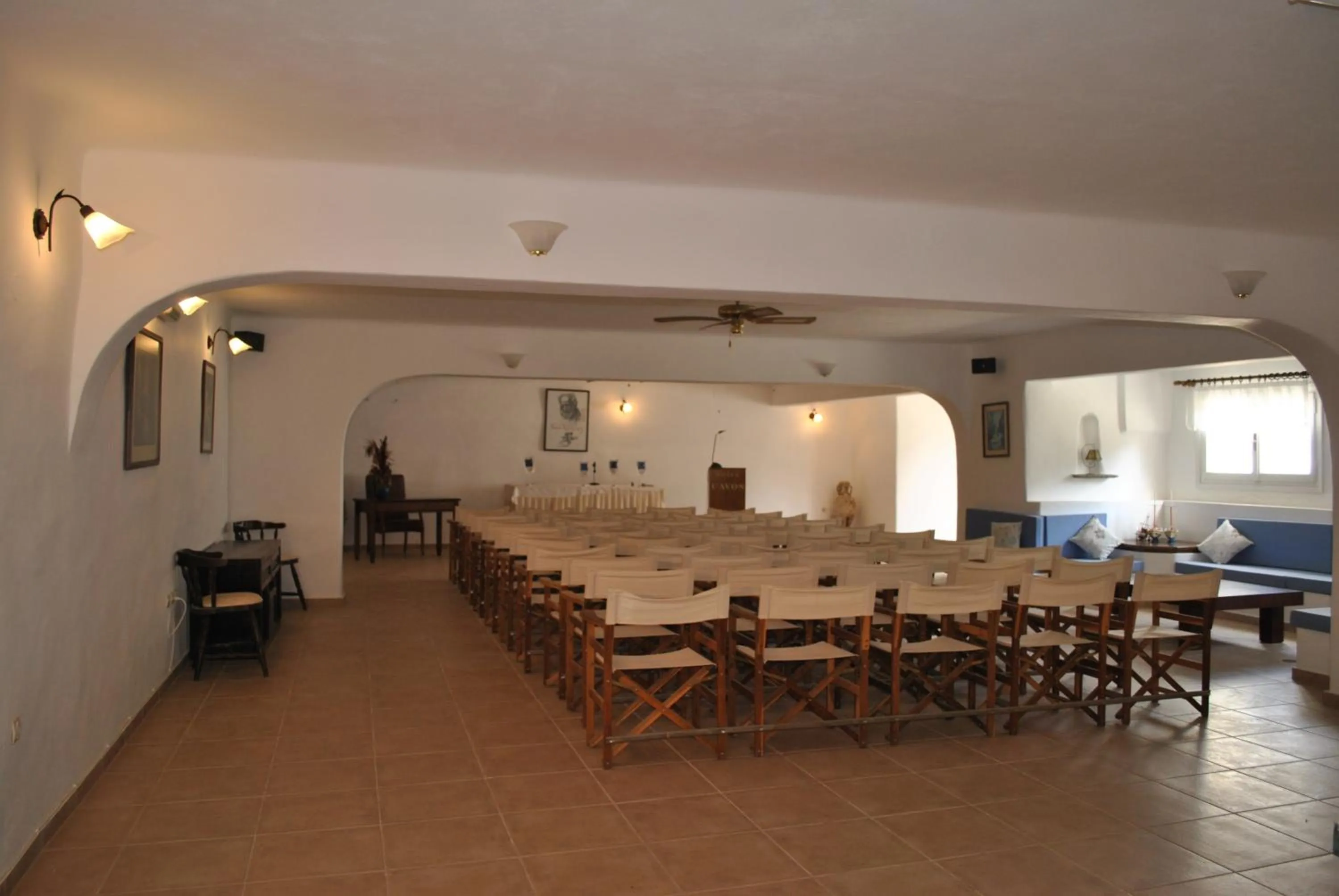 Business facilities in Cavos