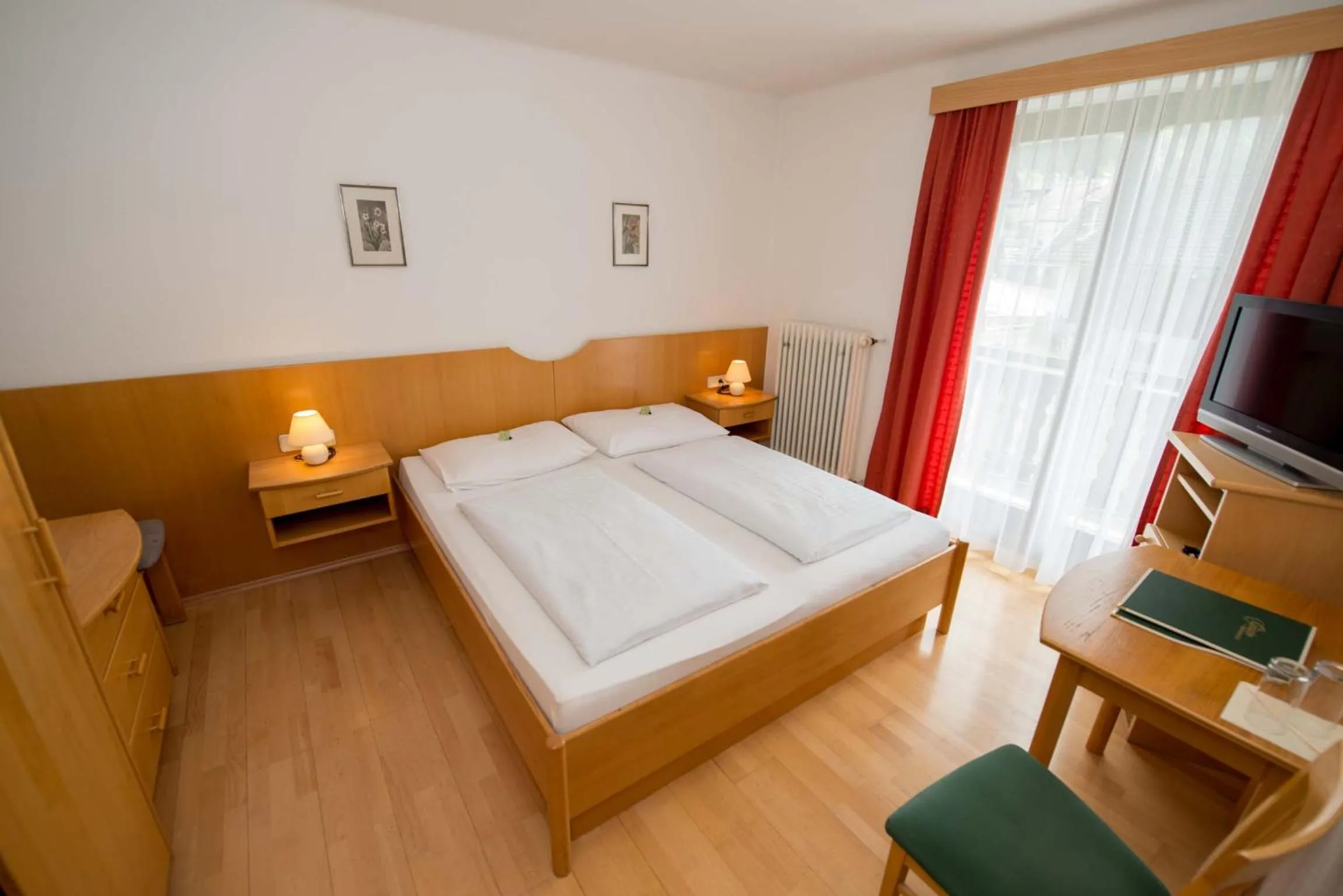 Bedroom, Bed in Hotel Lipeter & Bergheimat