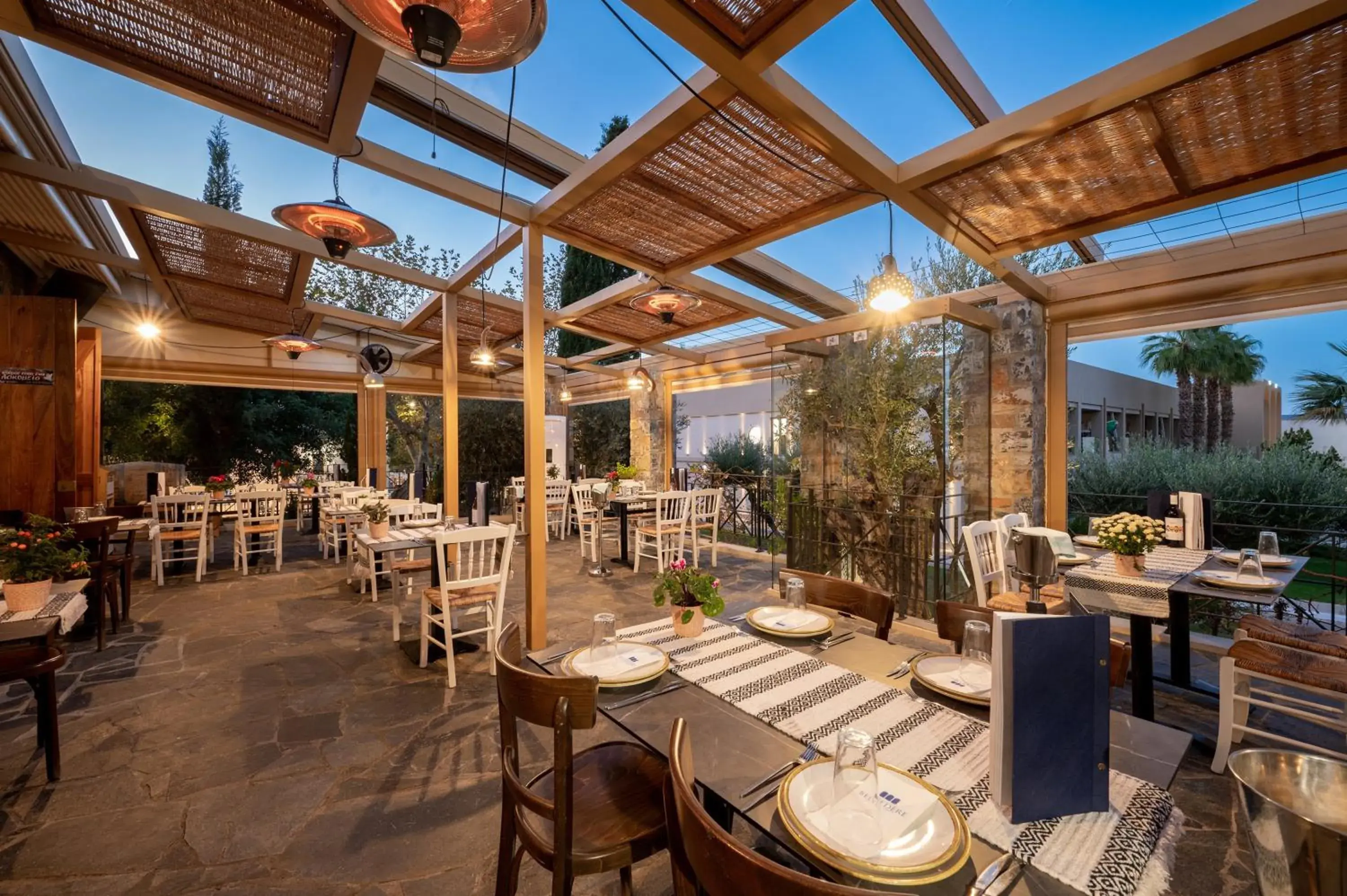 Restaurant/places to eat in Royal & Imperial Belvedere Resort Restaurant/places to eat in Royal & Imperial Belvedere Resort