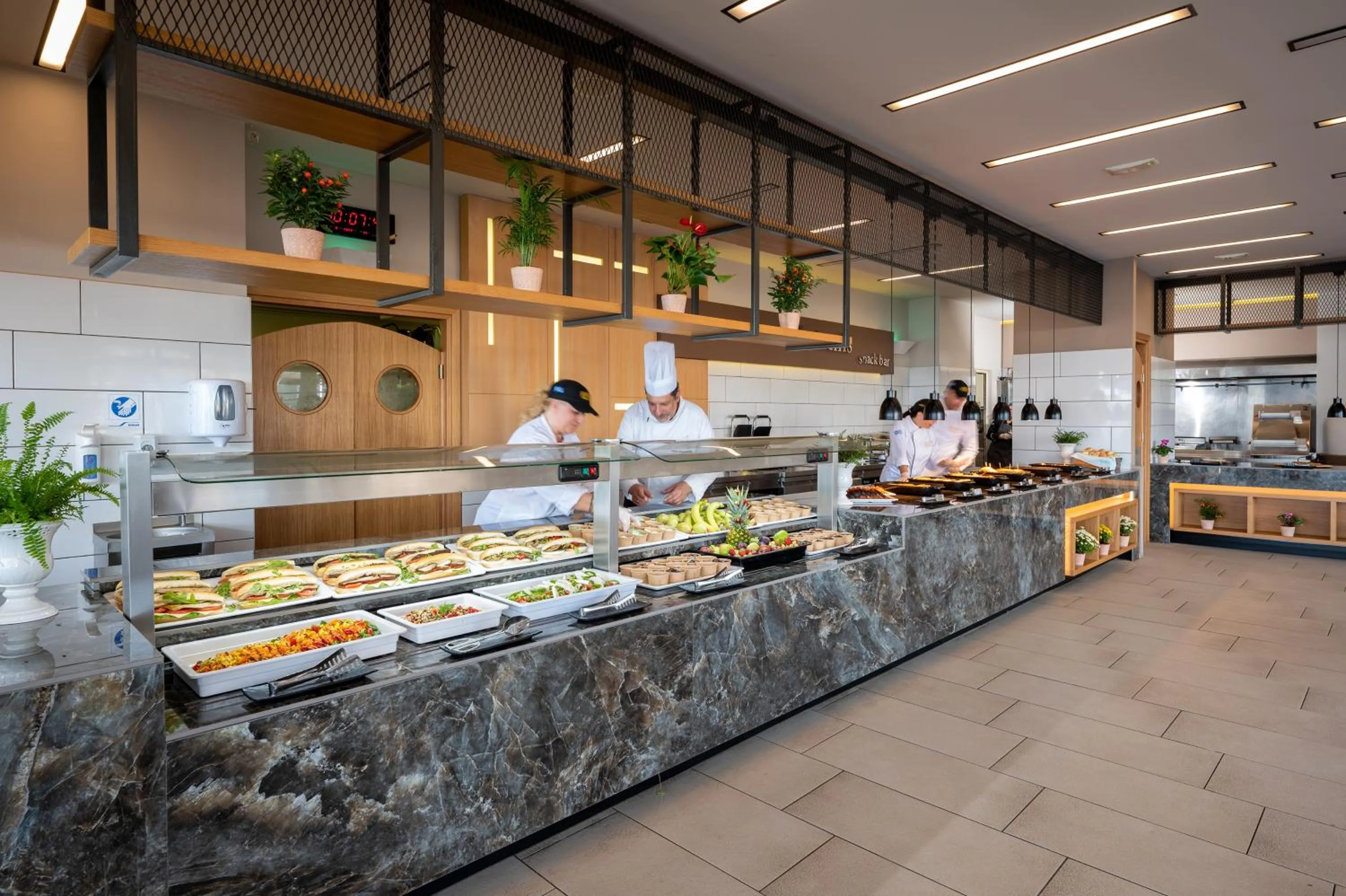 Restaurant/places to eat in Royal & Imperial Belvedere Resort