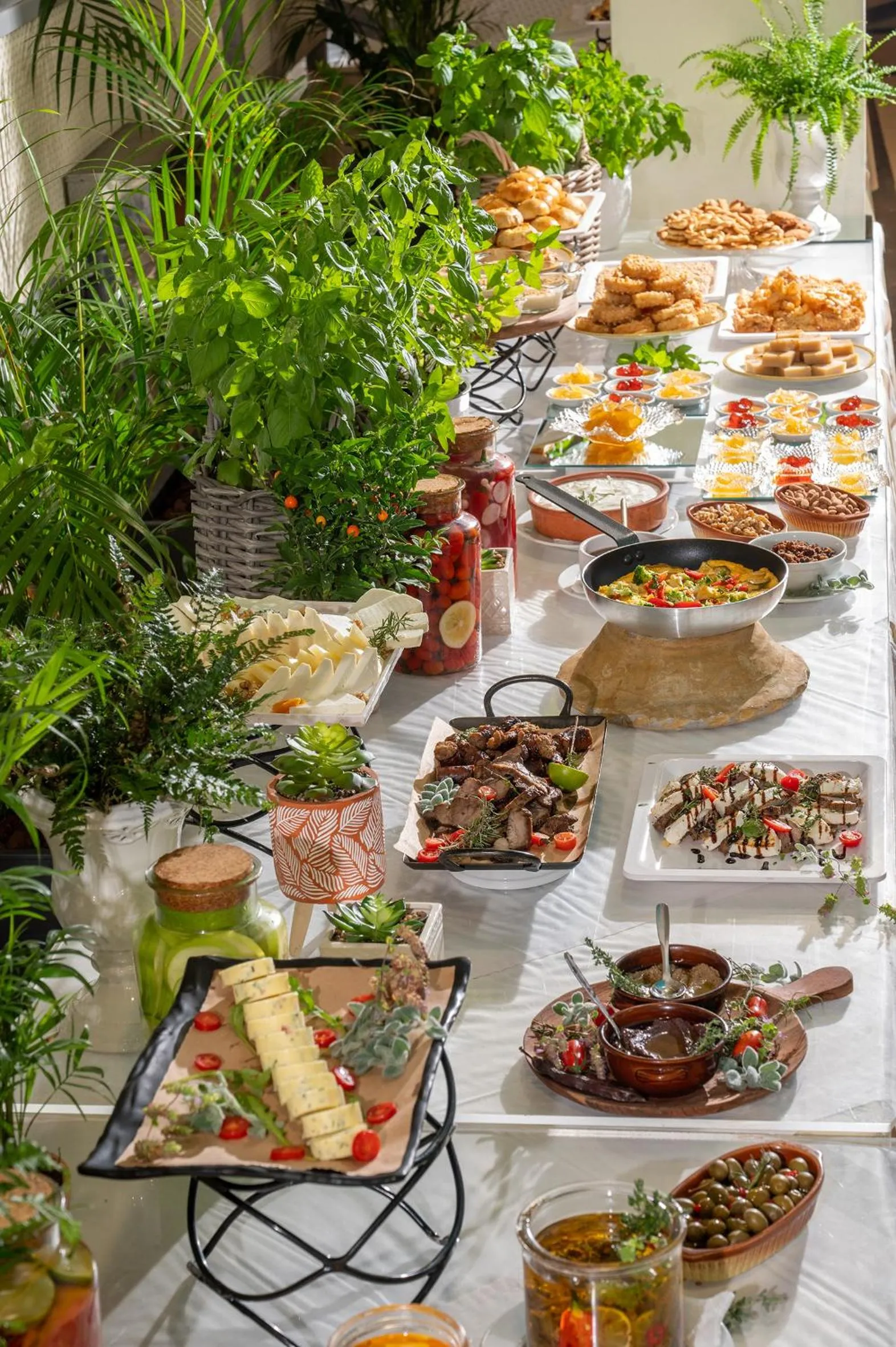 Restaurant/places to eat in Royal & Imperial Belvedere Resort