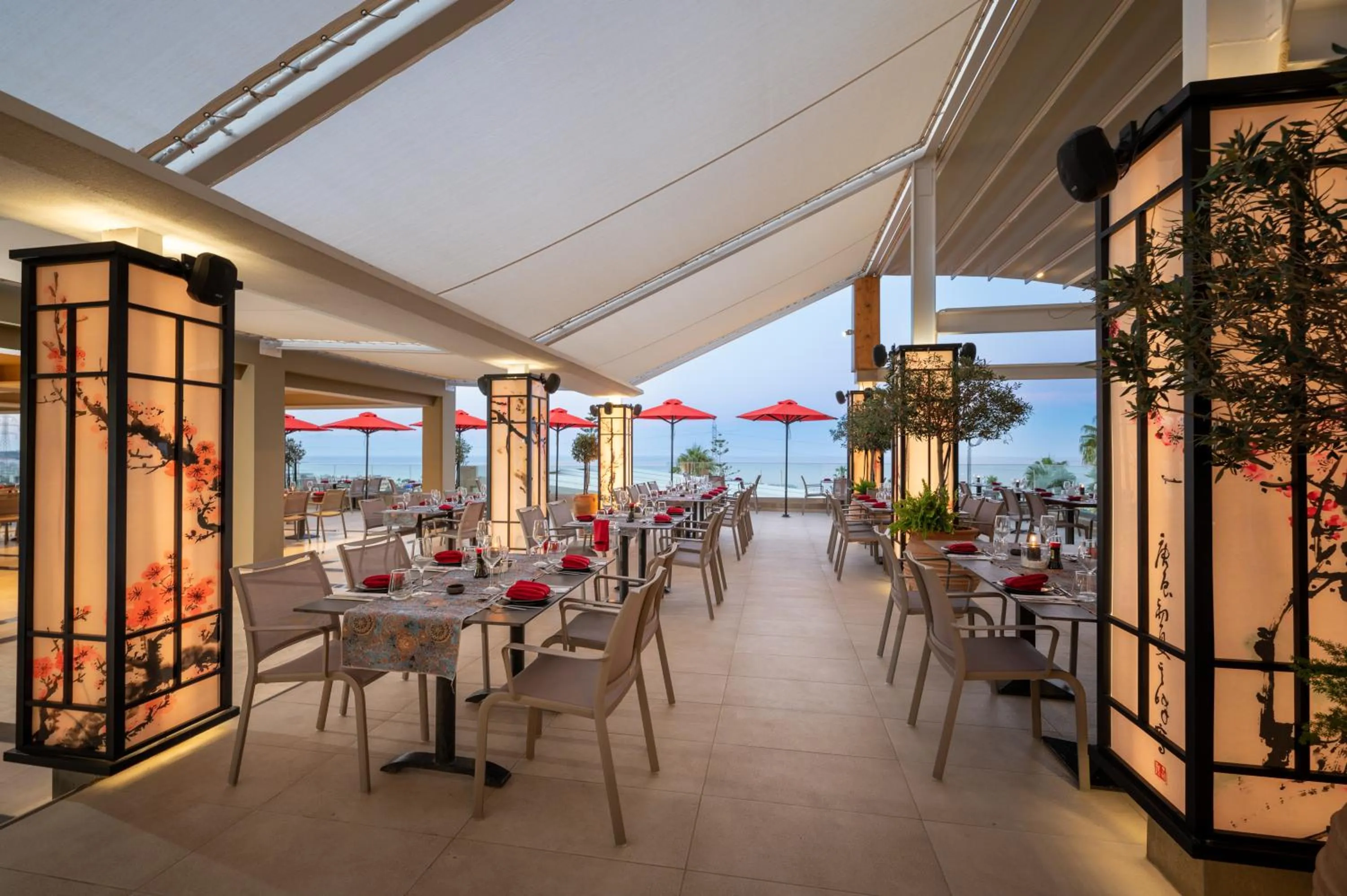 Restaurant/places to eat in Royal & Imperial Belvedere Resort