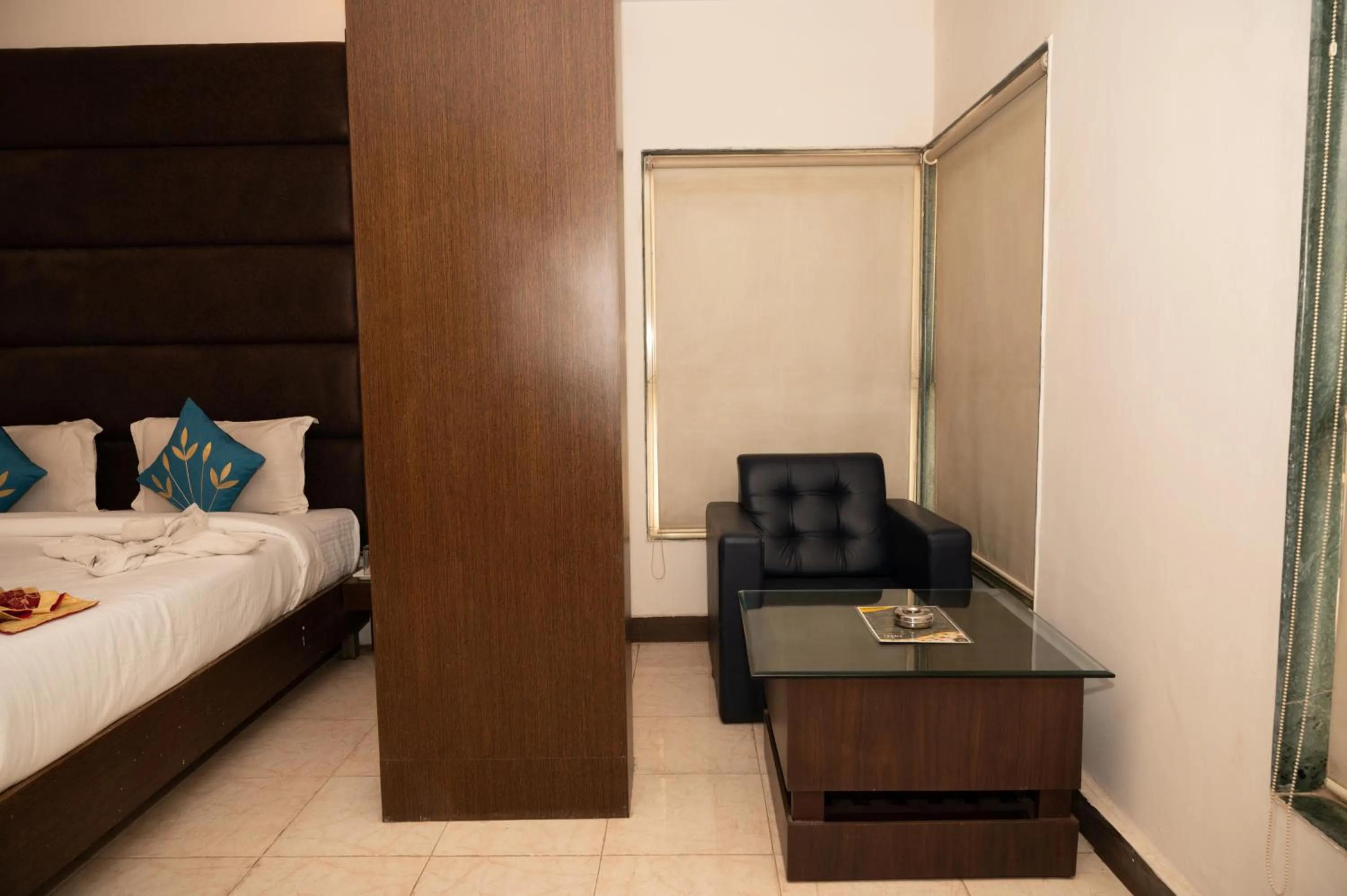 Seating area, Bed in The Himalaya Park