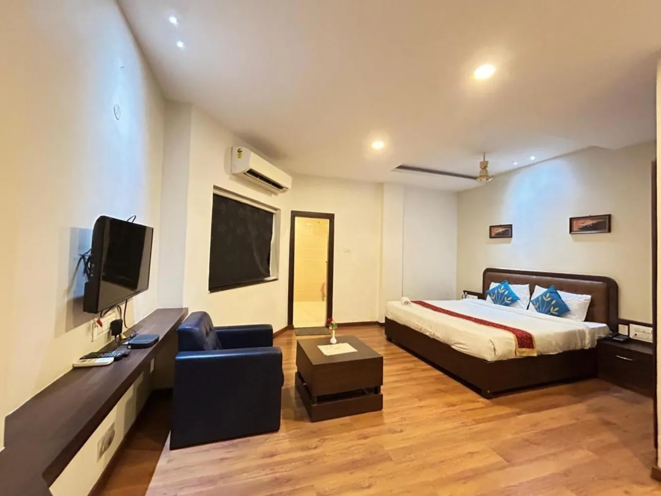 Bedroom, Bed in The Himalaya Park