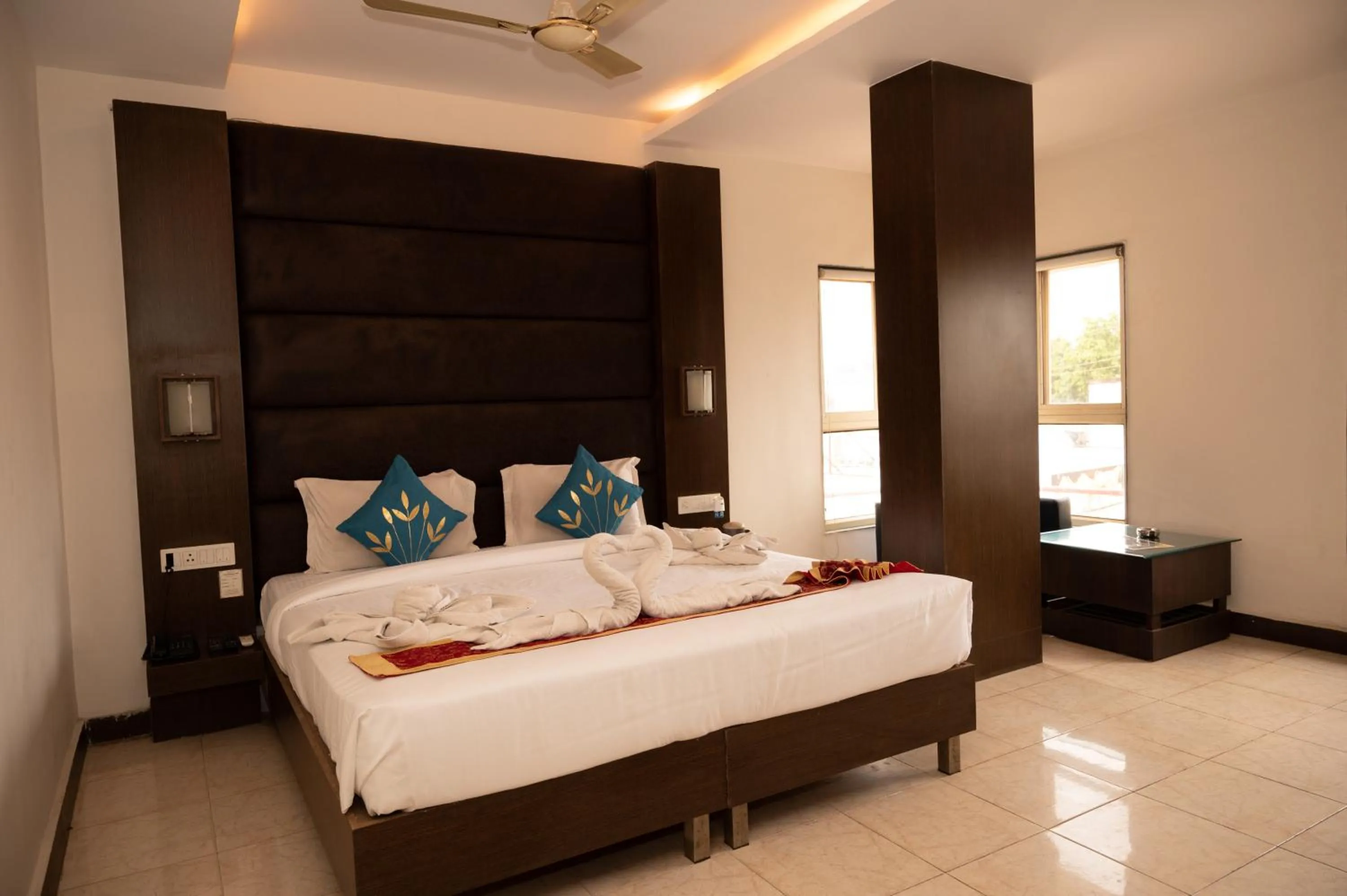 Bedroom, Bed in The Himalaya Park