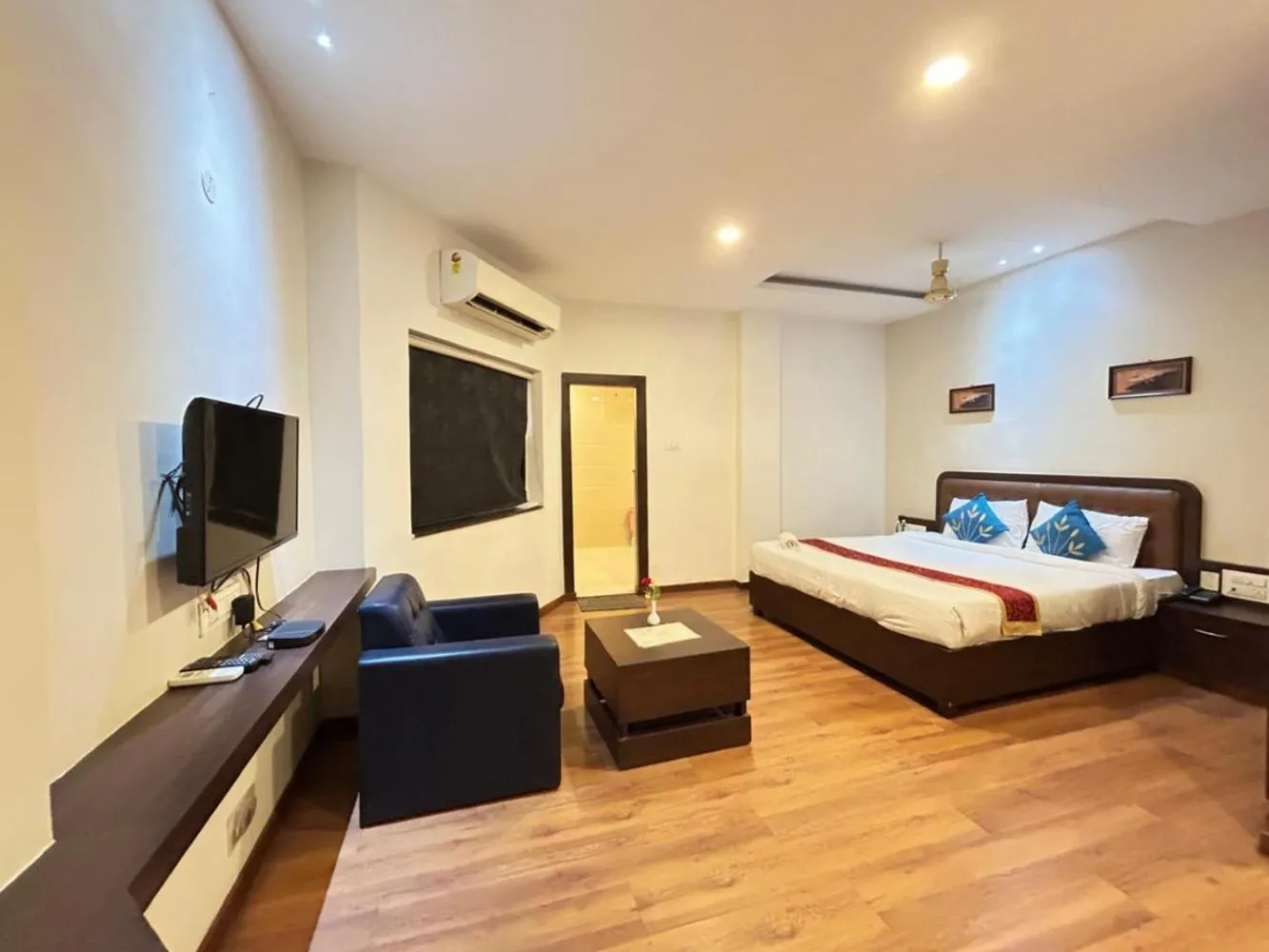 Bedroom, Bed in The Himalaya Park