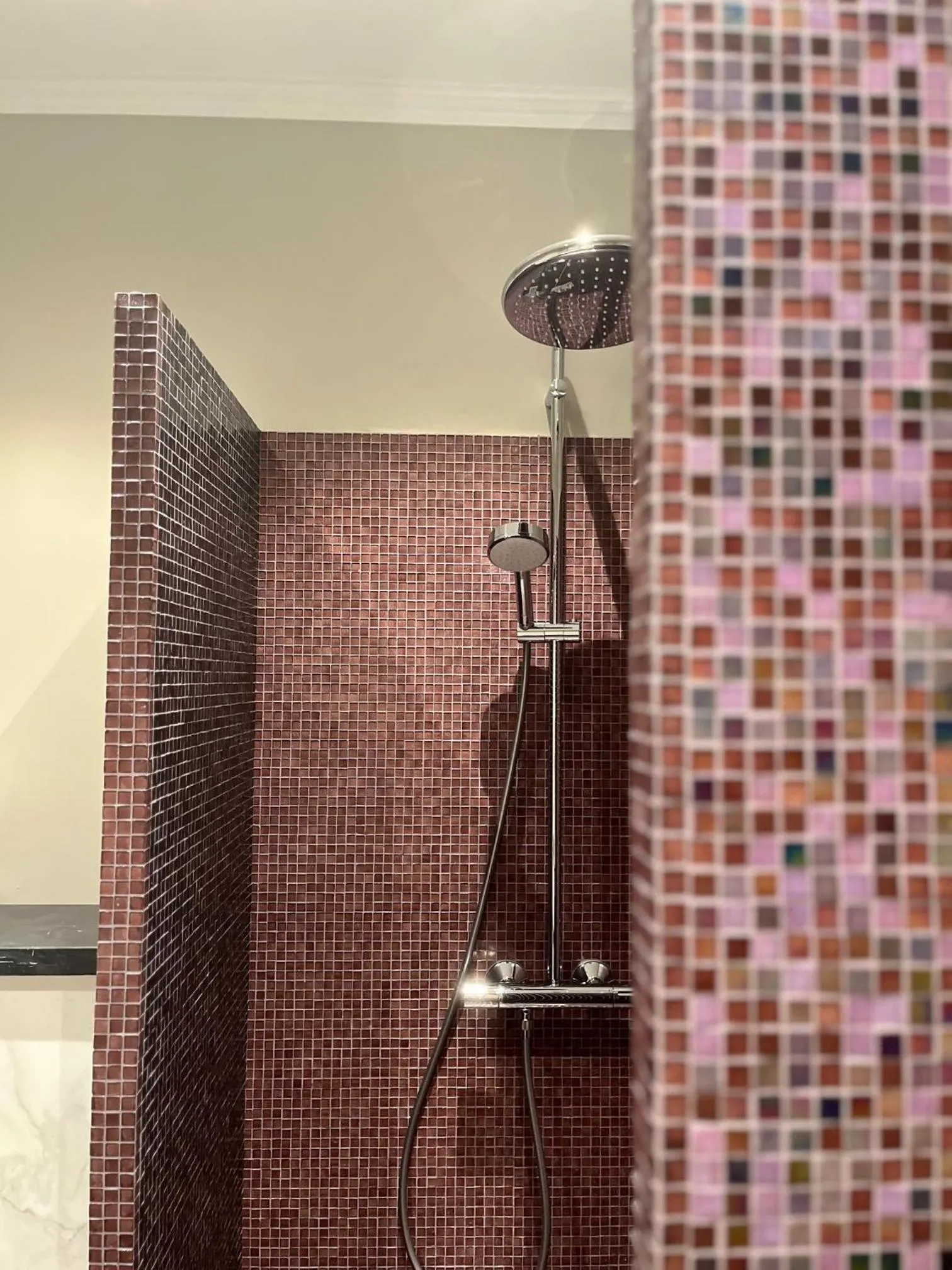 Shower in DA Hotel Apartments