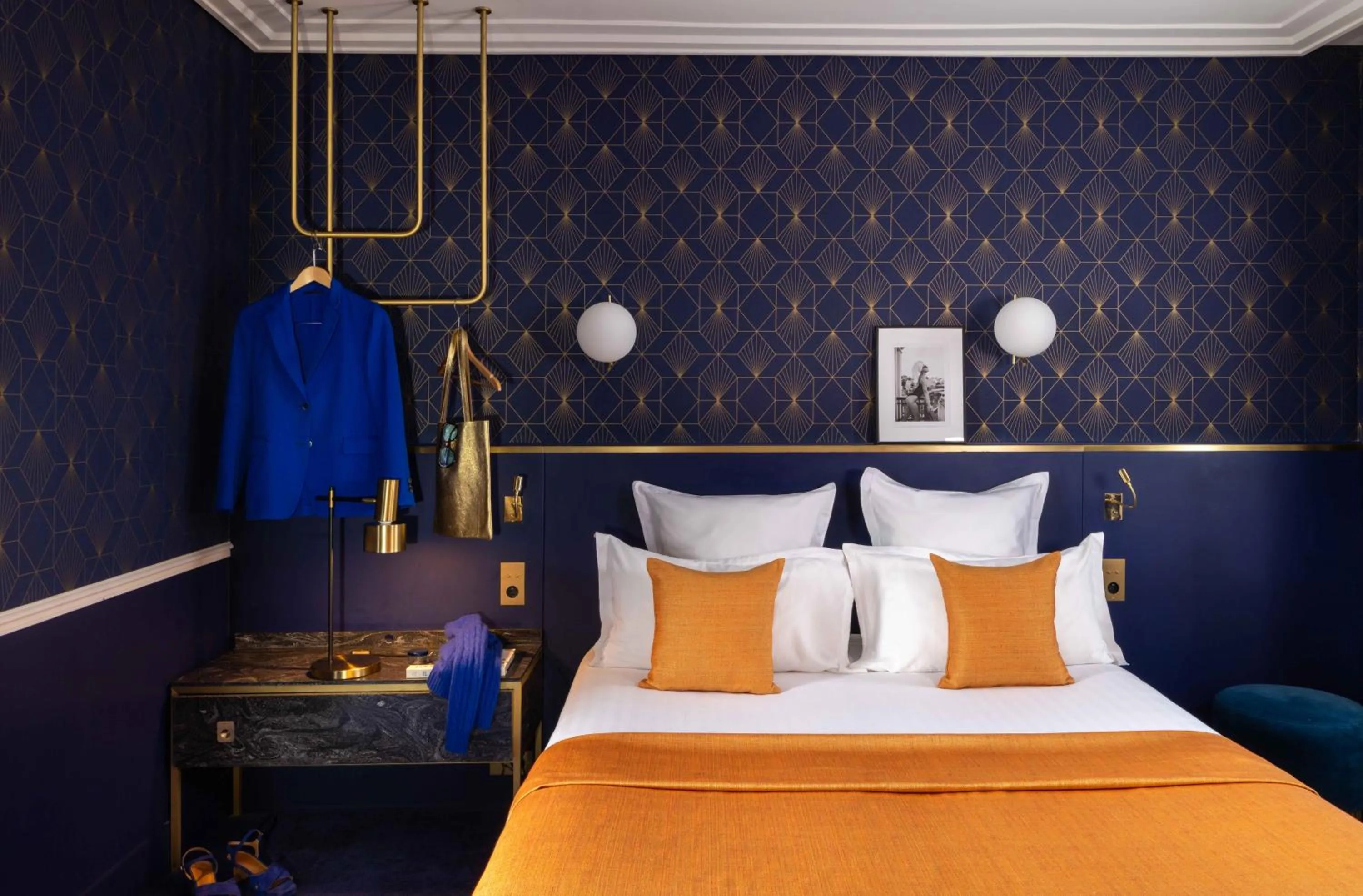 Photo of the whole room, Bed in Hôtel Léna