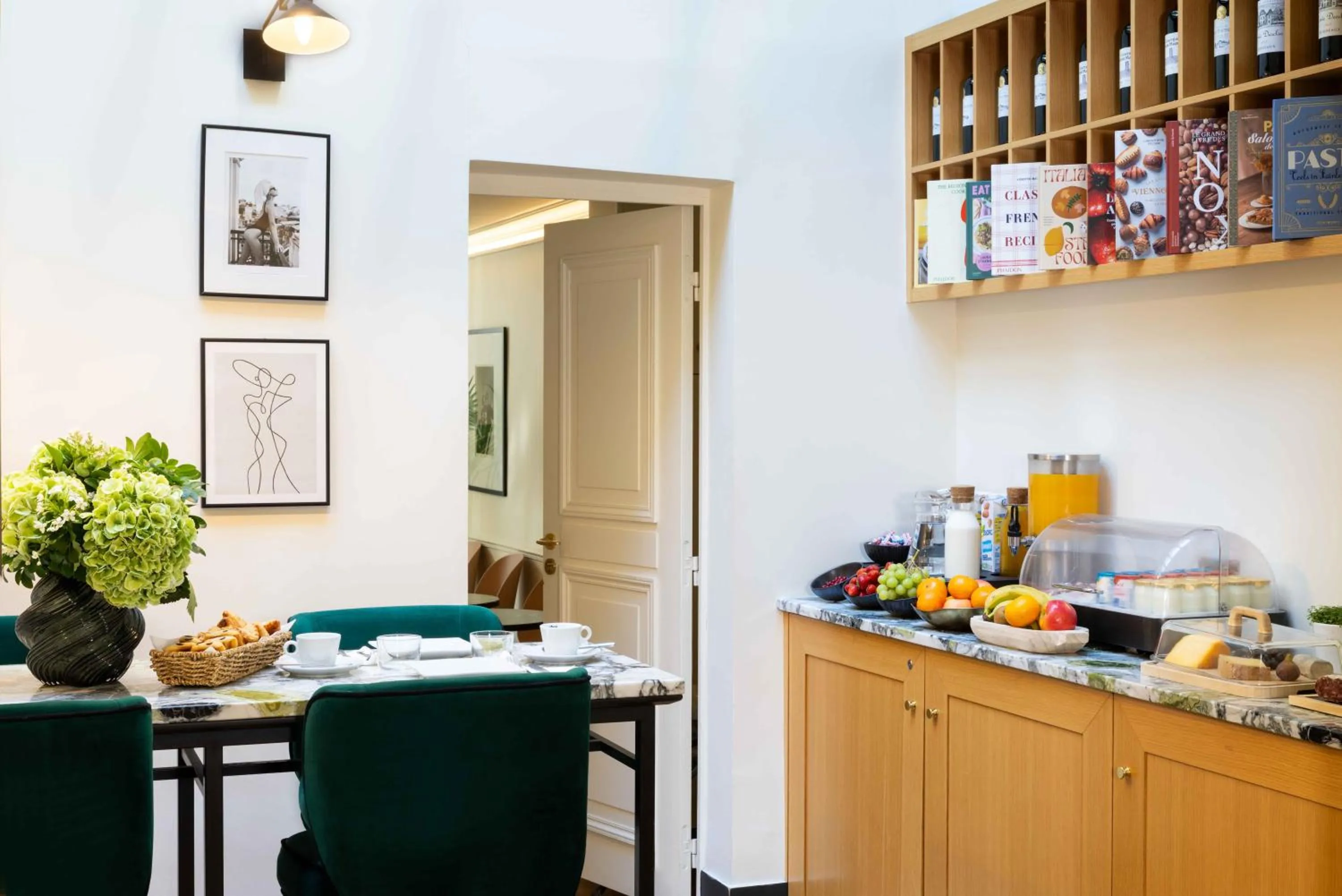 Breakfast in Hôtel Léna