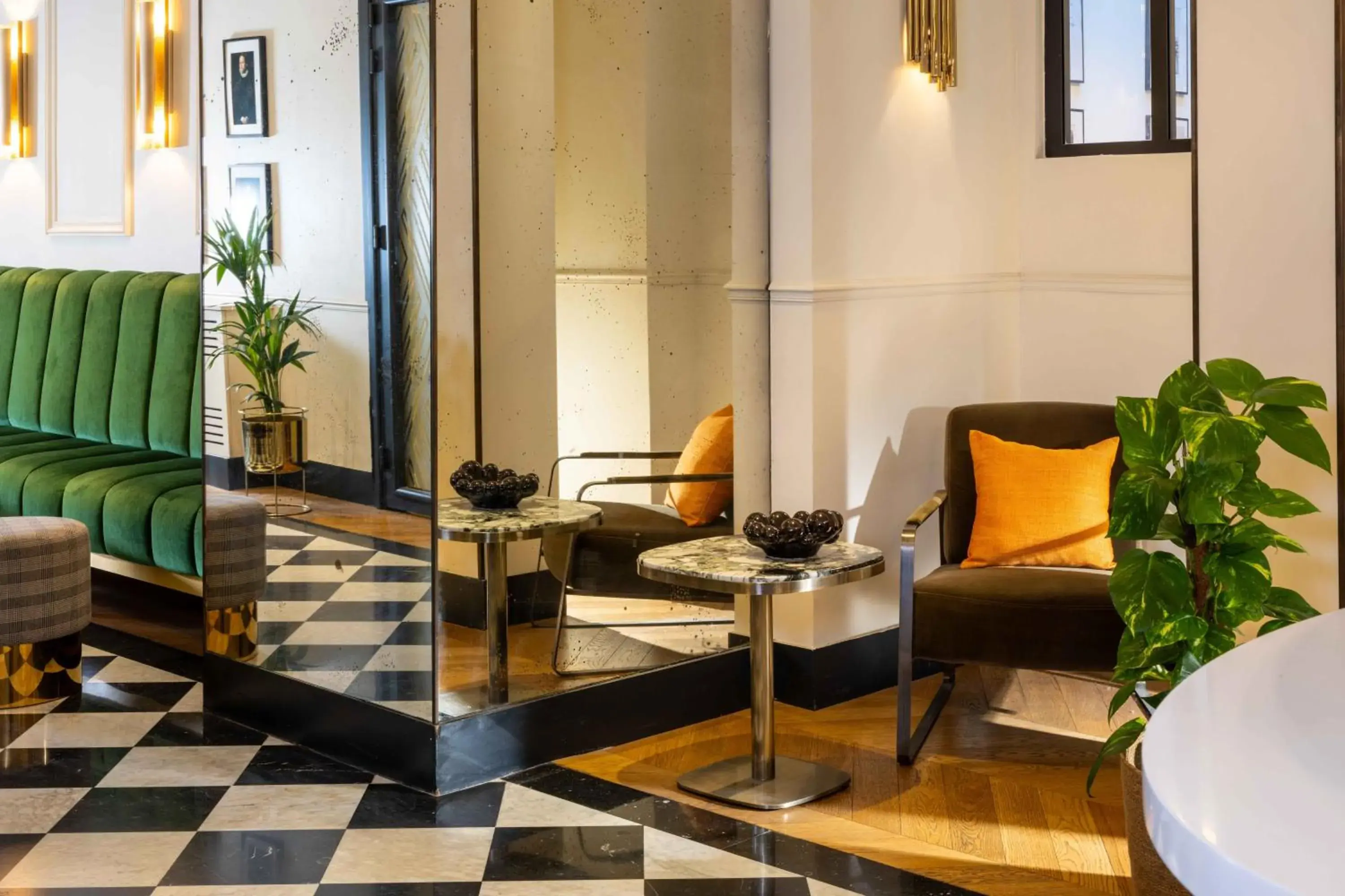 Lobby or reception in Hôtel Léna Lobby or reception in Hôtel Léna