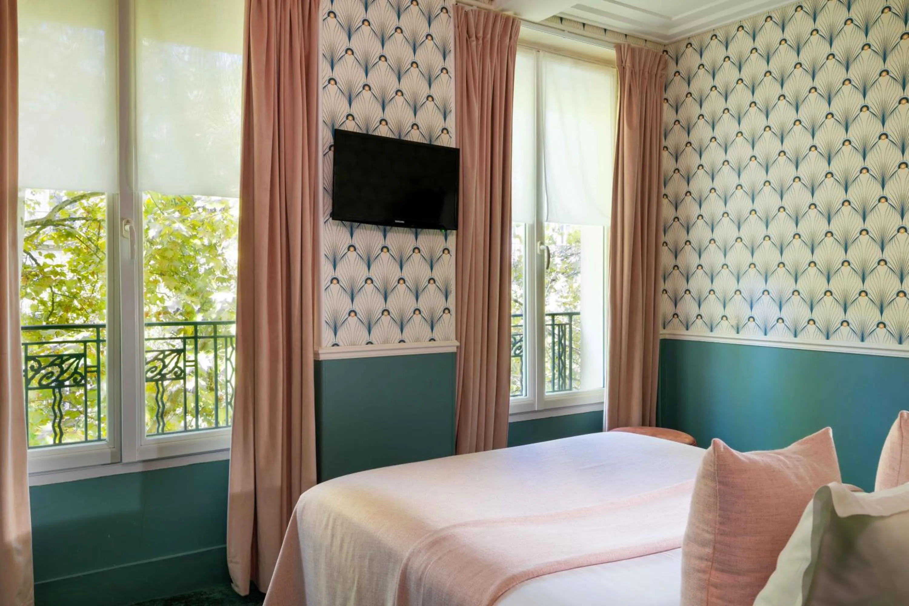 Bedroom, Bed in Hôtel Léna