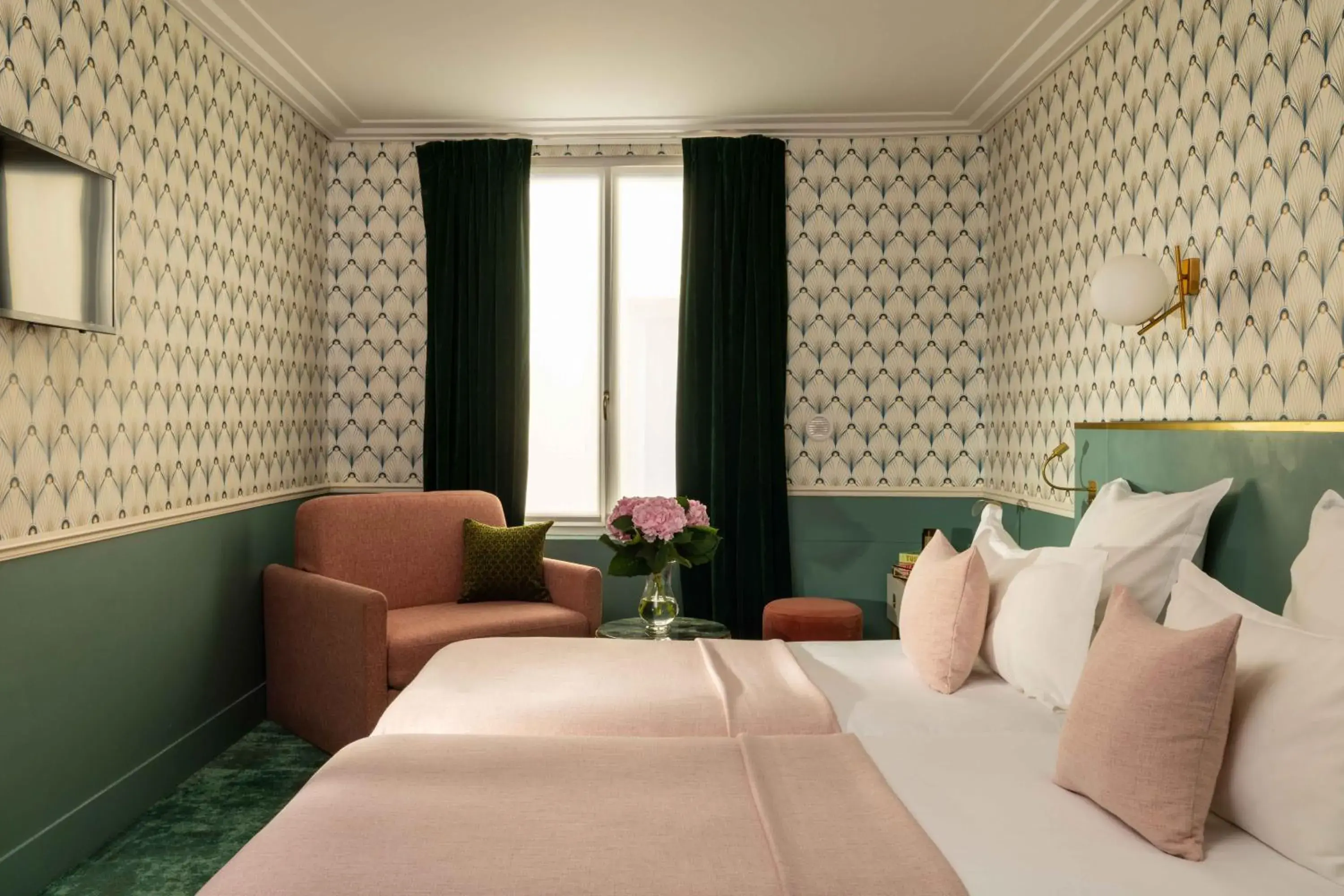 Bedroom, Bed in Hôtel Léna Bedroom, Bed in Hôtel Léna