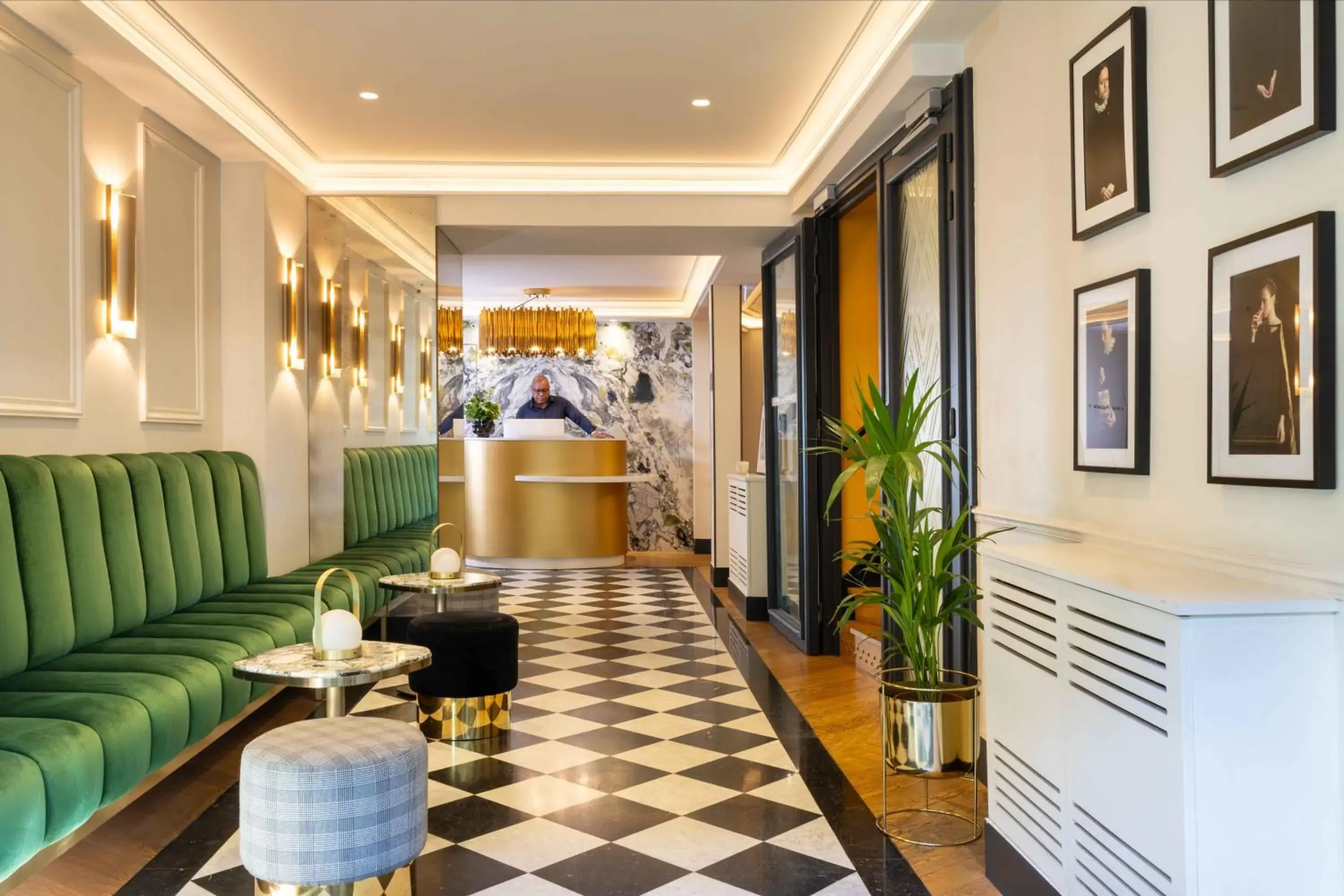 Lobby or reception in Hôtel Léna Lobby or reception in Hôtel Léna