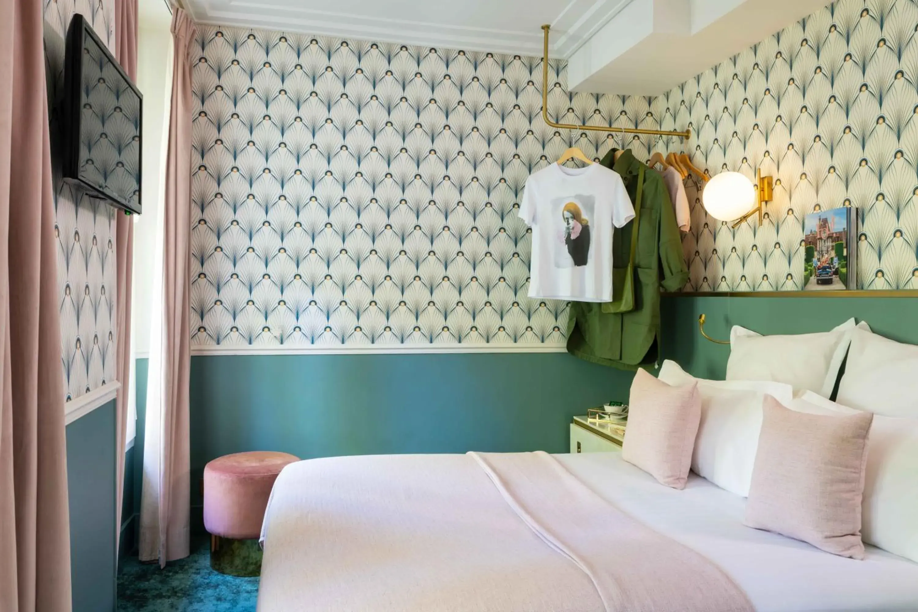 Bed in Hôtel Léna Bed in Hôtel Léna