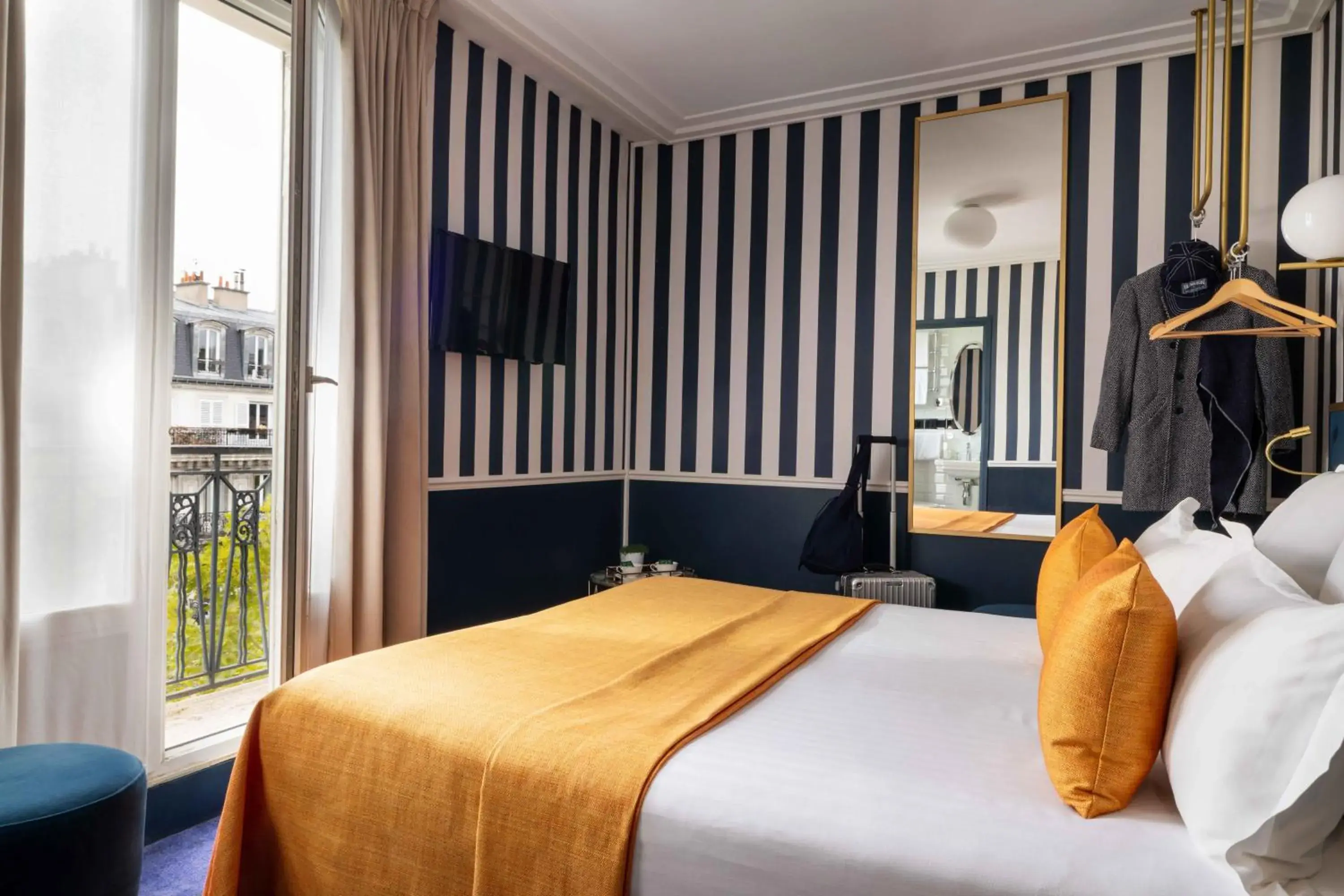 Bedroom, Bed in Hôtel Léna Bedroom, Bed in Hôtel Léna