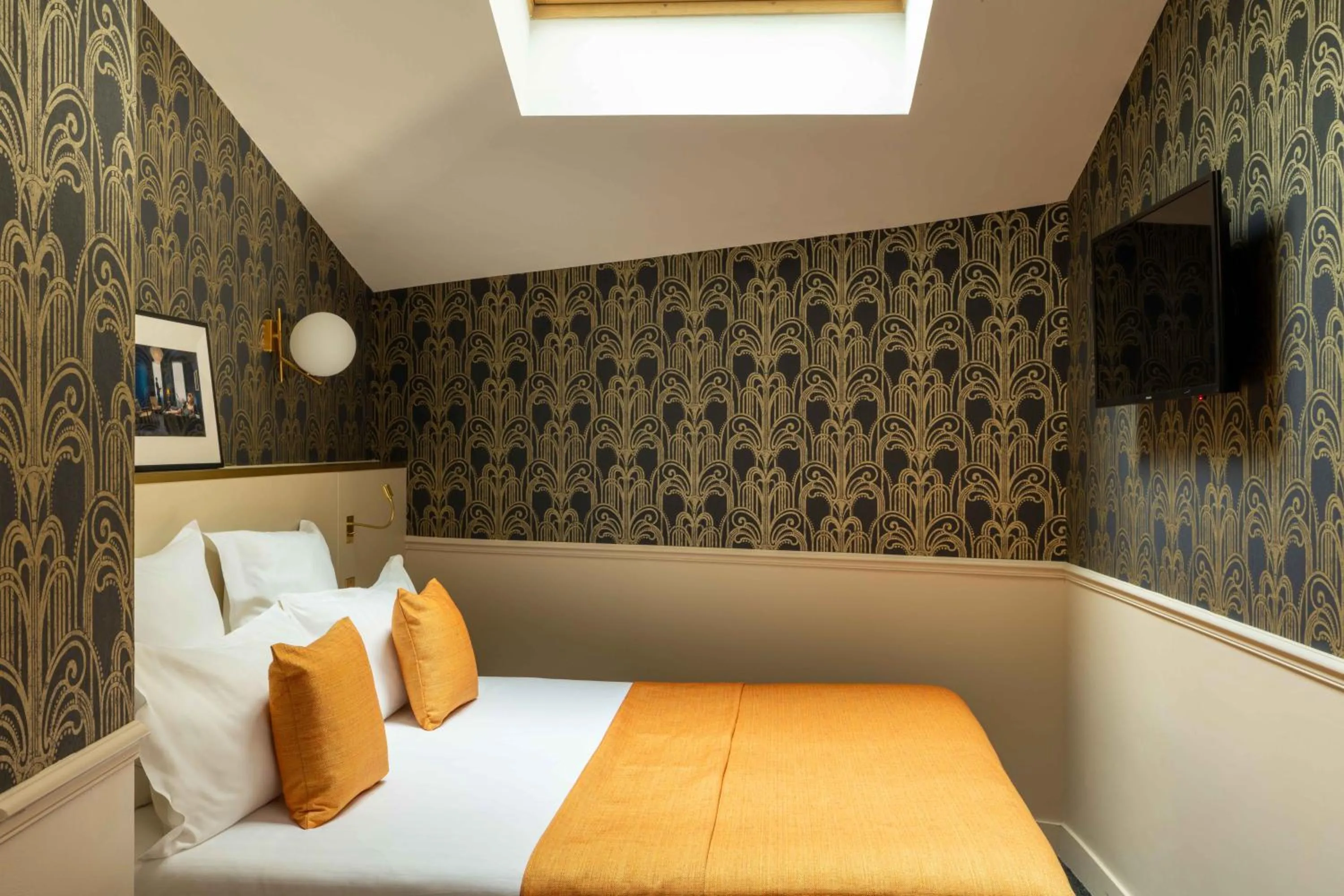 Bedroom, Bed in Hôtel Léna