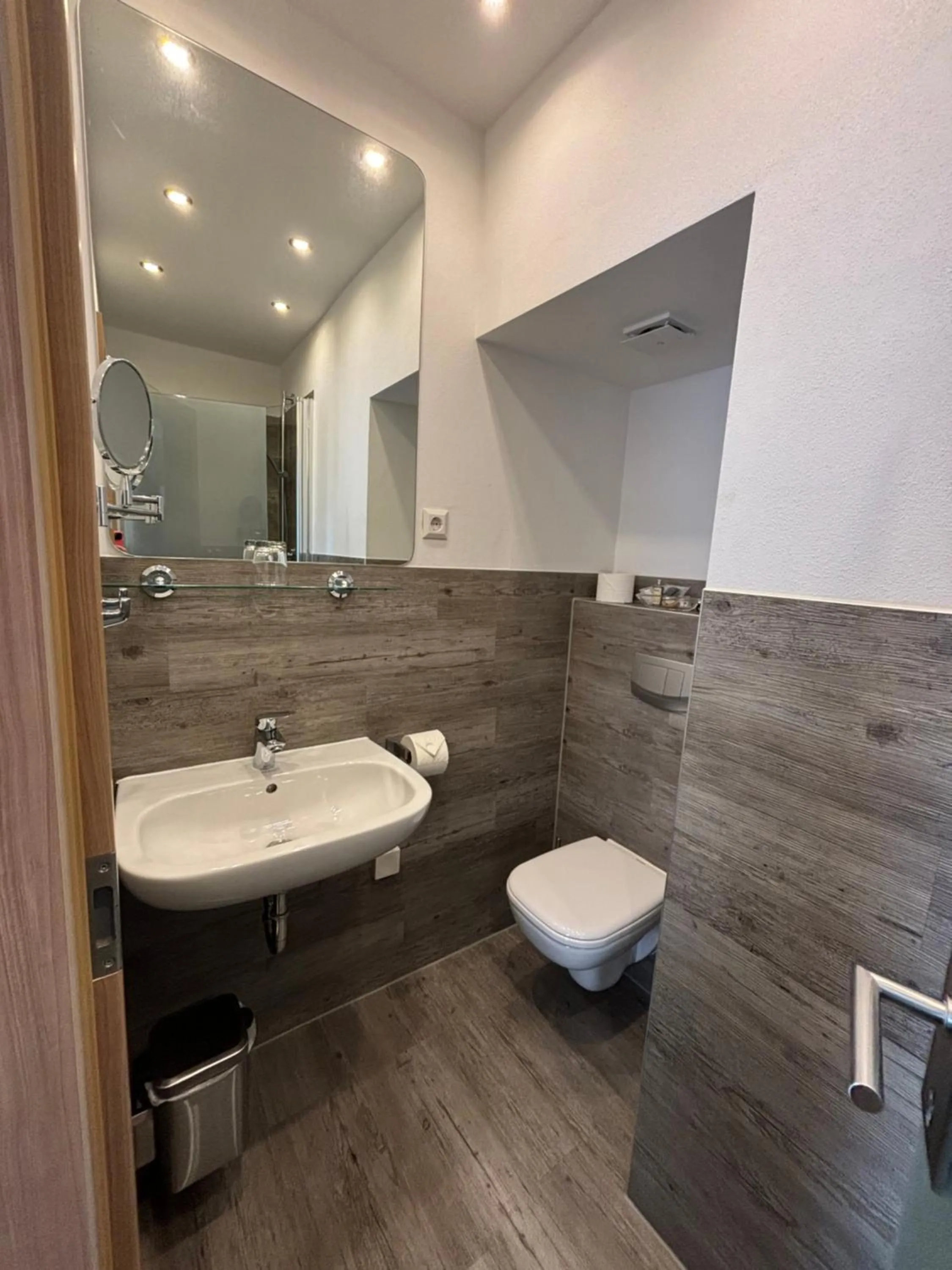 Bathroom in "Zur Altstadt - Am Fuße der Osterburg" Gaststätte, Pension, FEWO