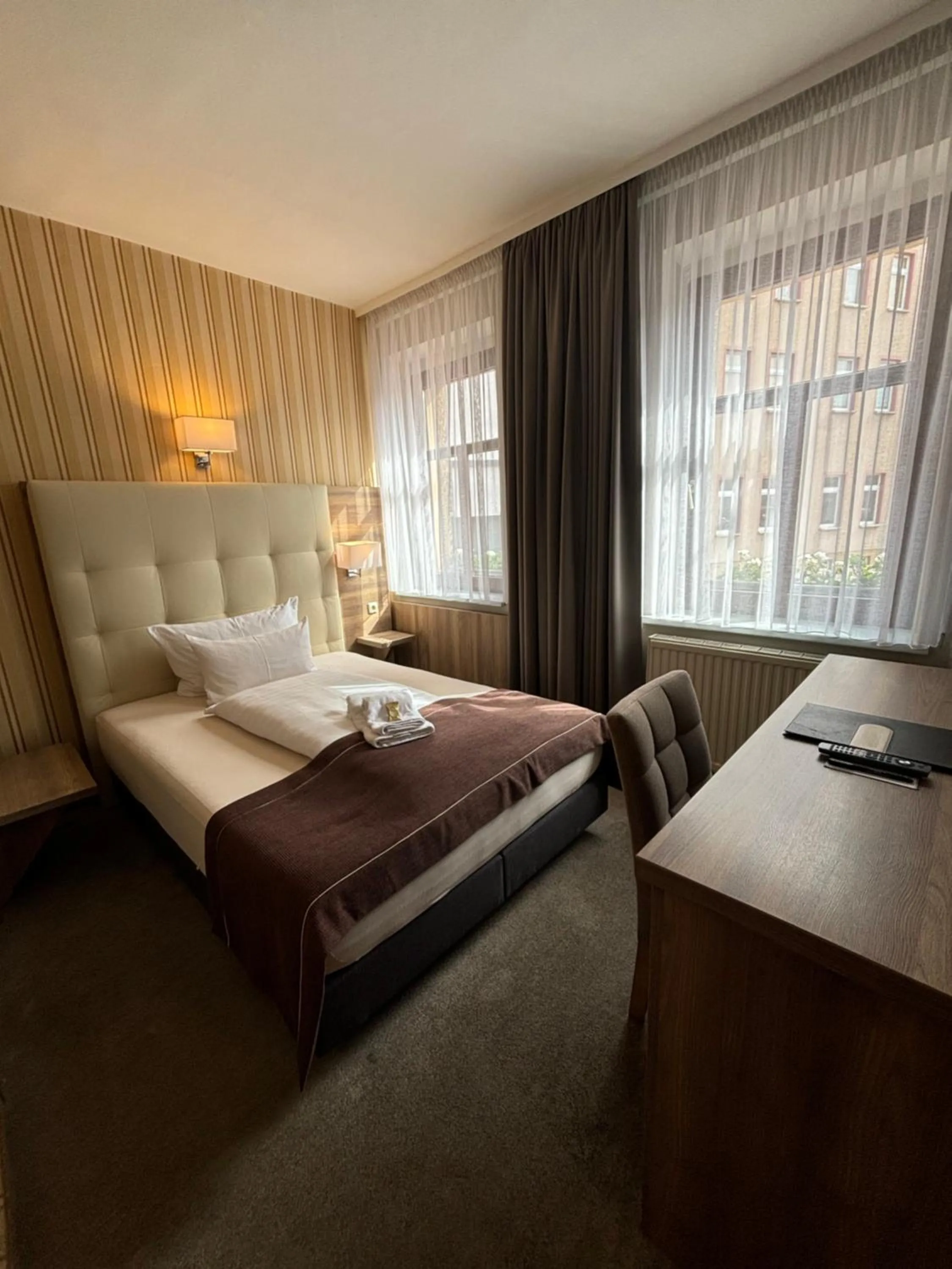 Bed in "Zur Altstadt - Am Fuße der Osterburg" Gaststätte, Pension, FEWO