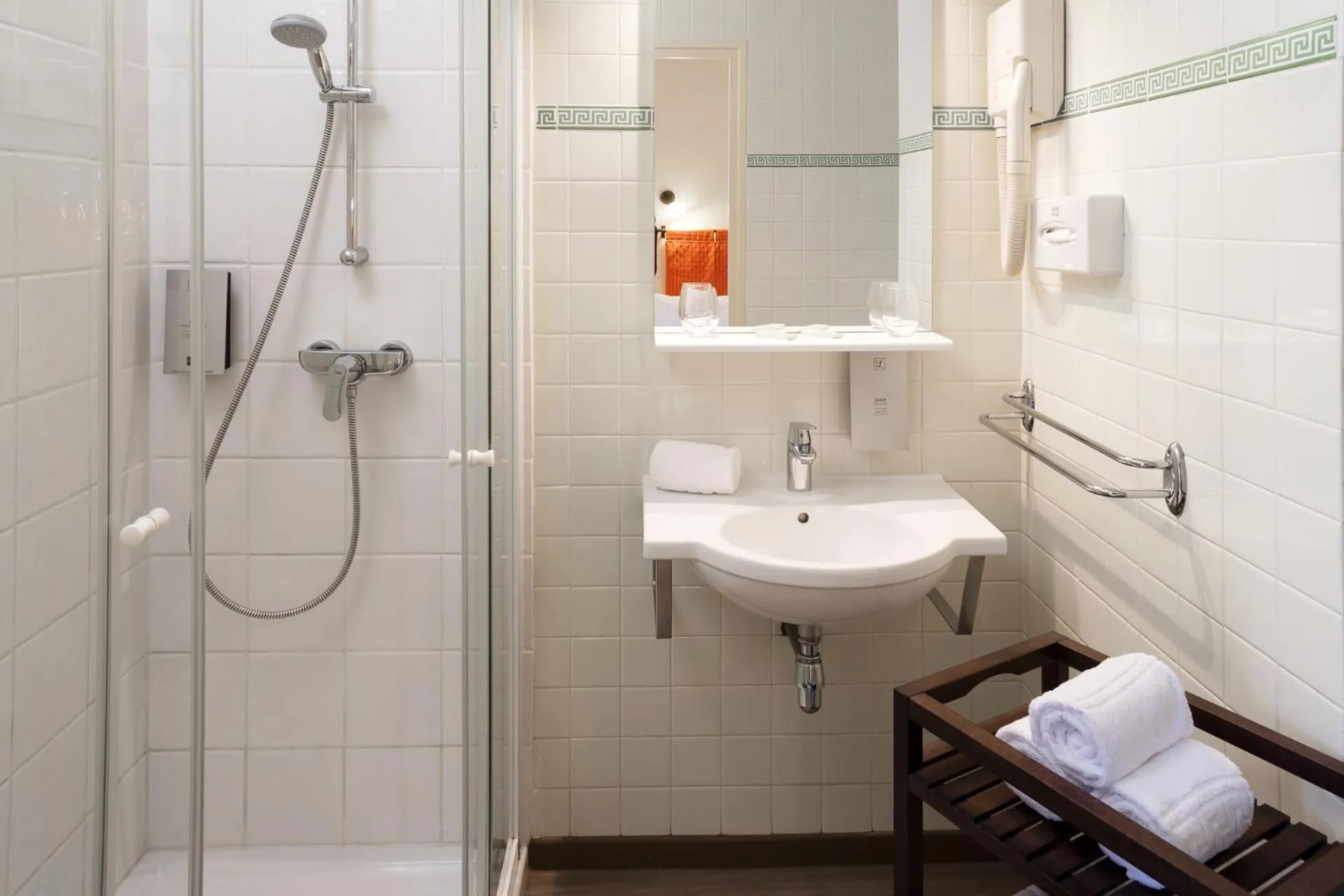 Bathroom in Logis Hôtel Restaurant Les Cèdres