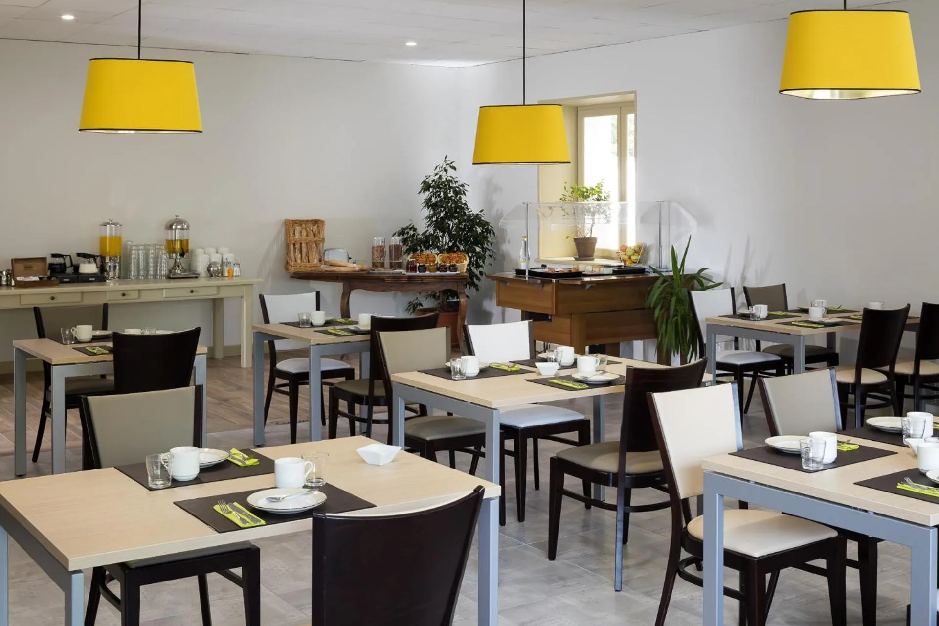 Buffet breakfast in Logis Hôtel Restaurant Les Cèdres