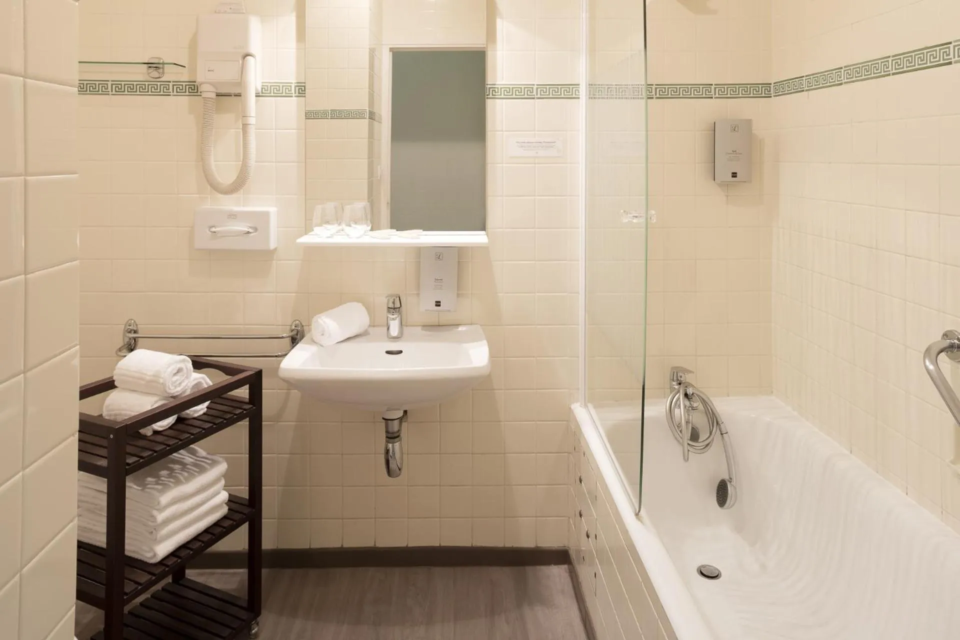 Bathroom in Logis Hôtel Restaurant Les Cèdres
