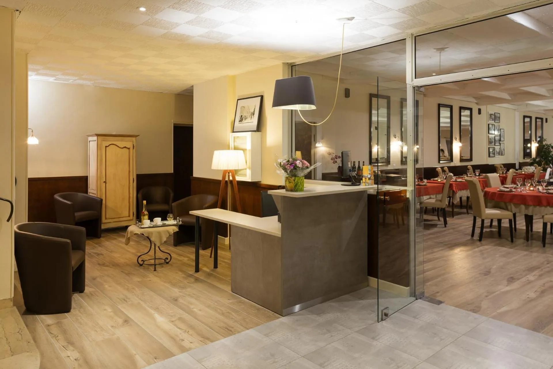 Restaurant/places to eat in Logis Hôtel Restaurant Les Cèdres