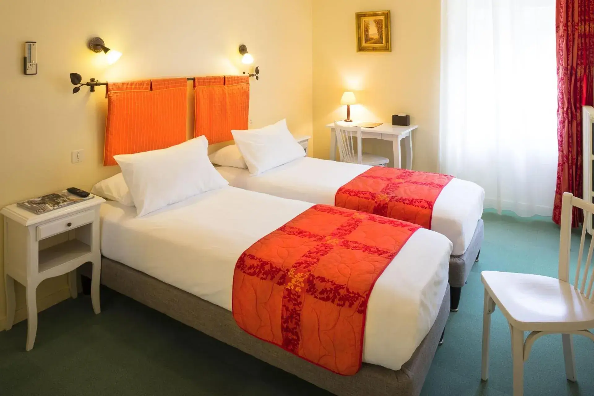 Property building in Logis Hôtel Restaurant Les Cèdres Property building in Logis Hôtel Restaurant Les Cèdres