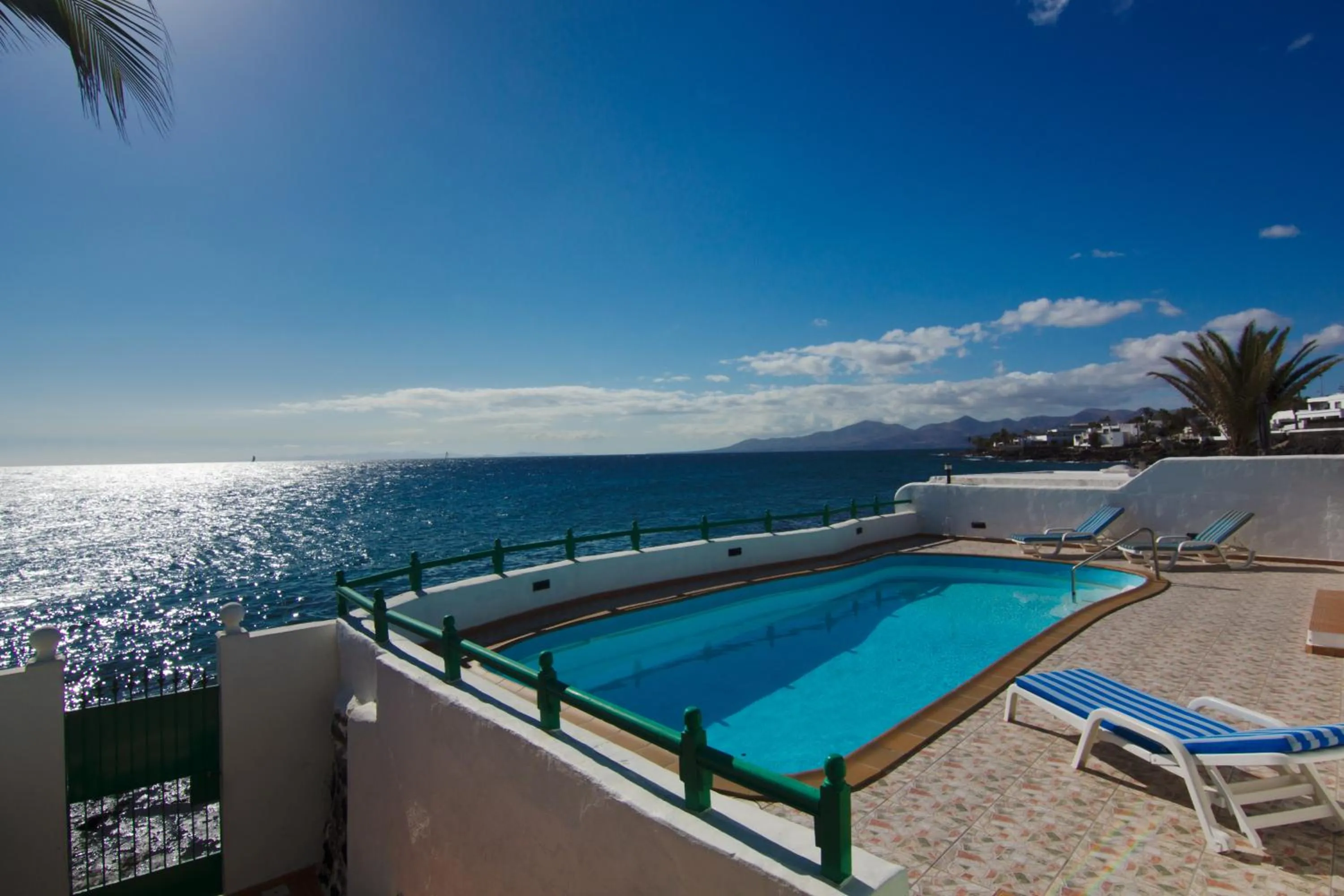 Swimming pool in Villa Caleton