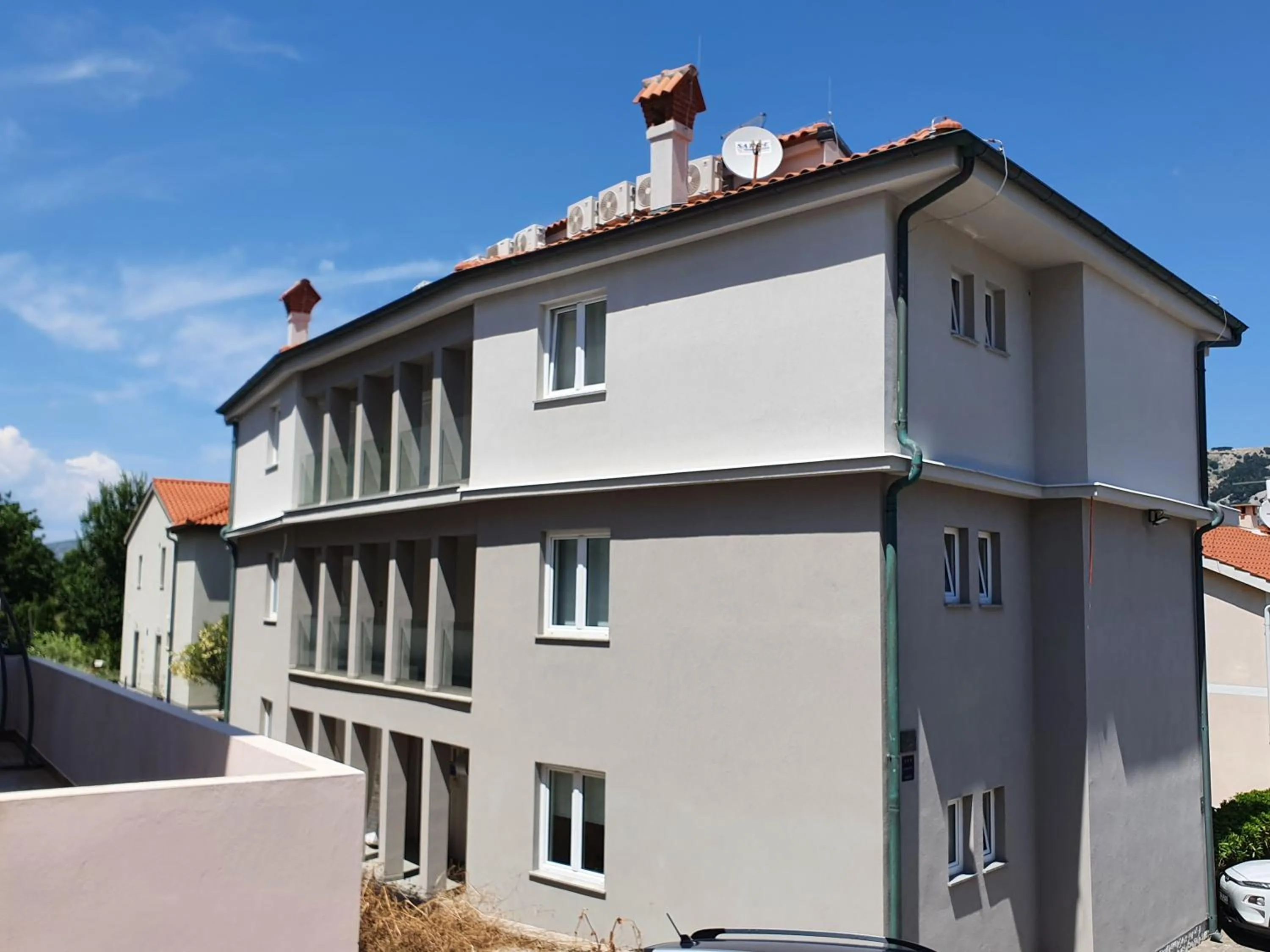 Vis a Vis Apartments