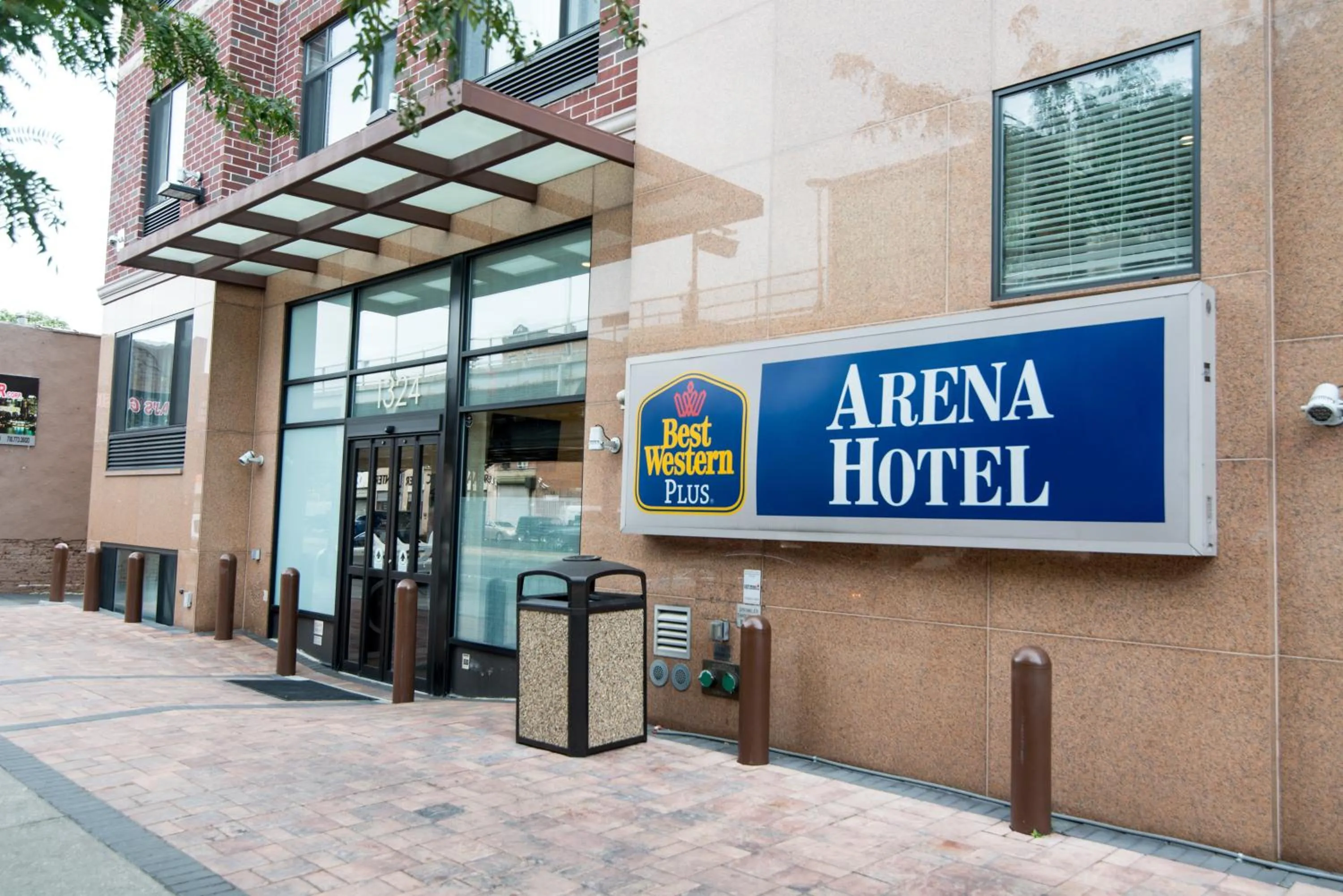 Property building in Best Western PLUS Arena Hotel