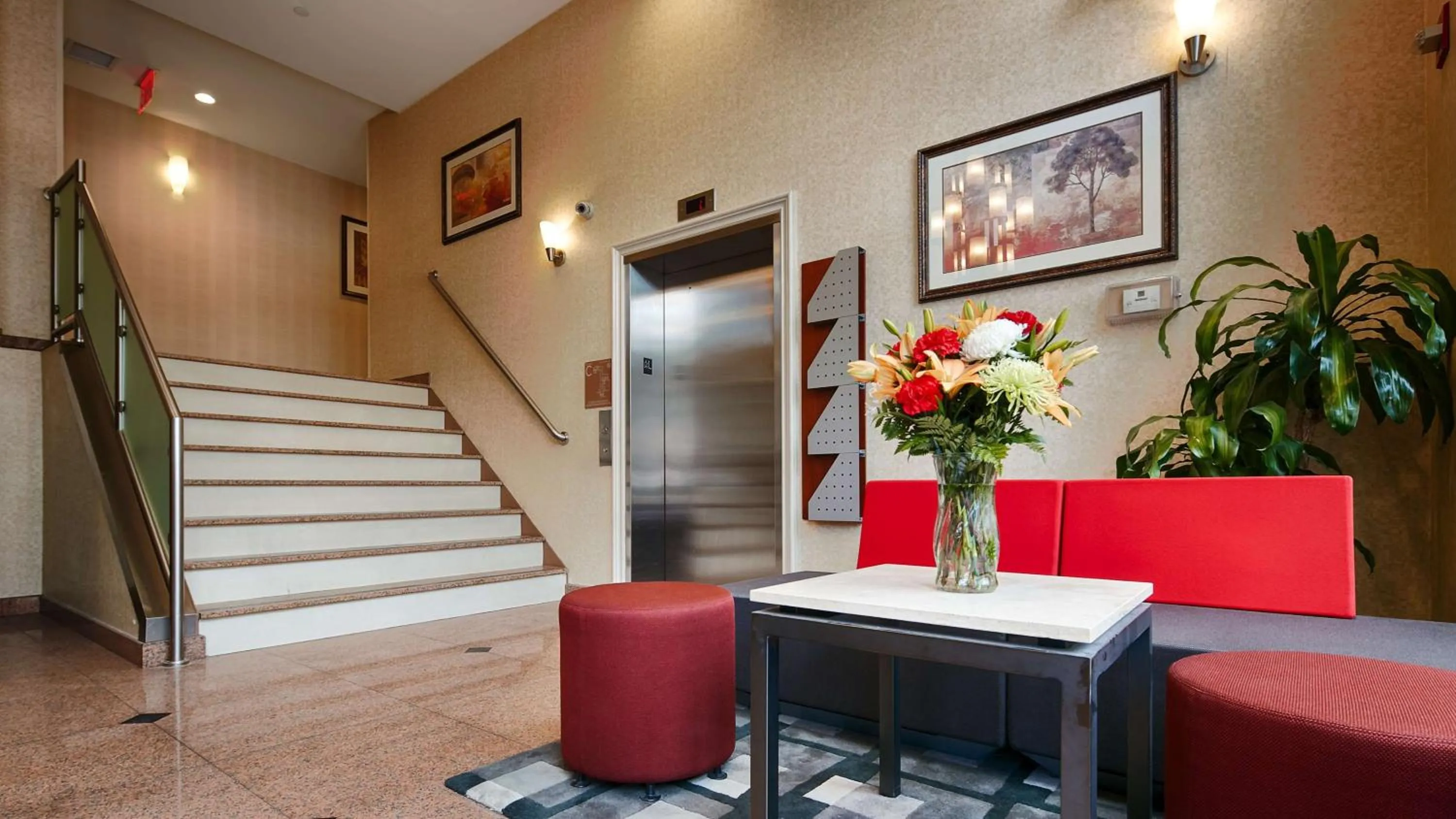 Lobby or reception in Best Western PLUS Arena Hotel