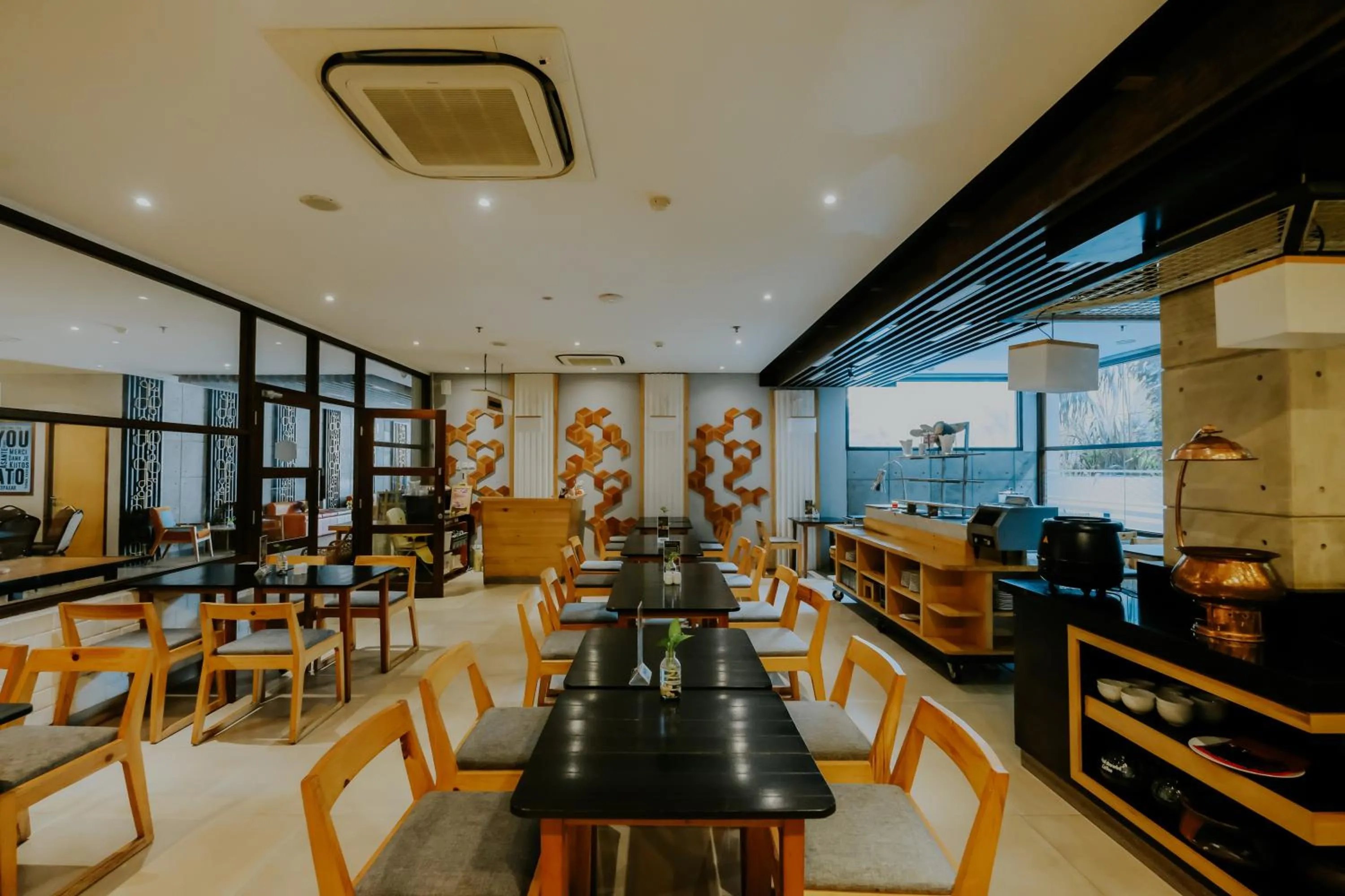 Restaurant/places to eat in Ayaartta Hotel Malioboro