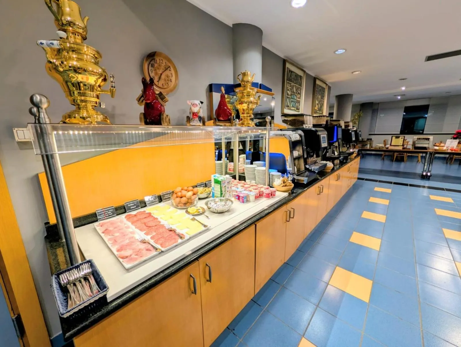 Food and drinks in Hotel Express Aosta East