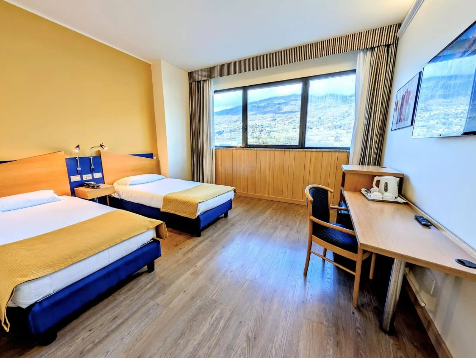 Bed in Hotel Express Aosta East