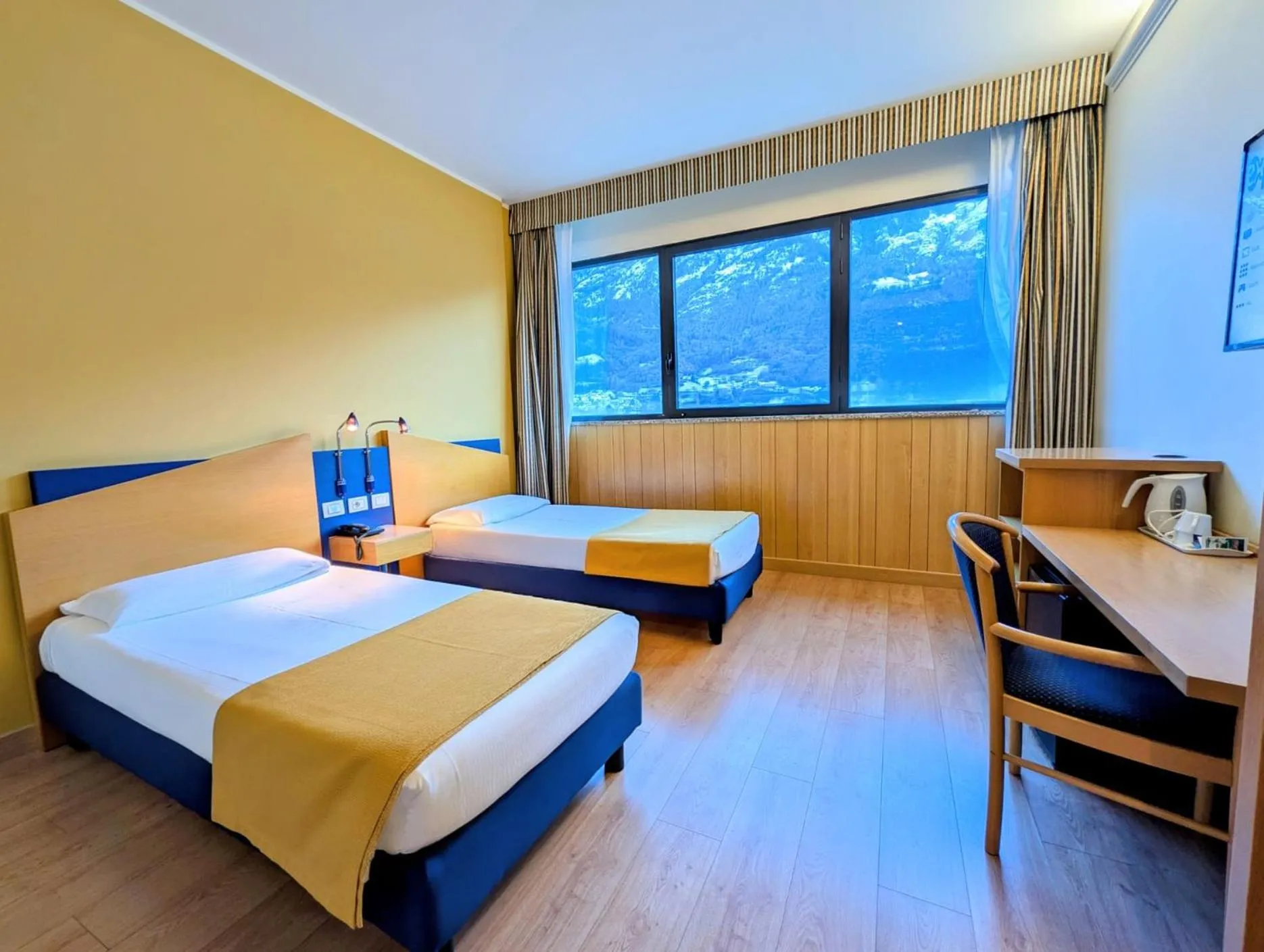 Bed in Hotel Express Aosta East