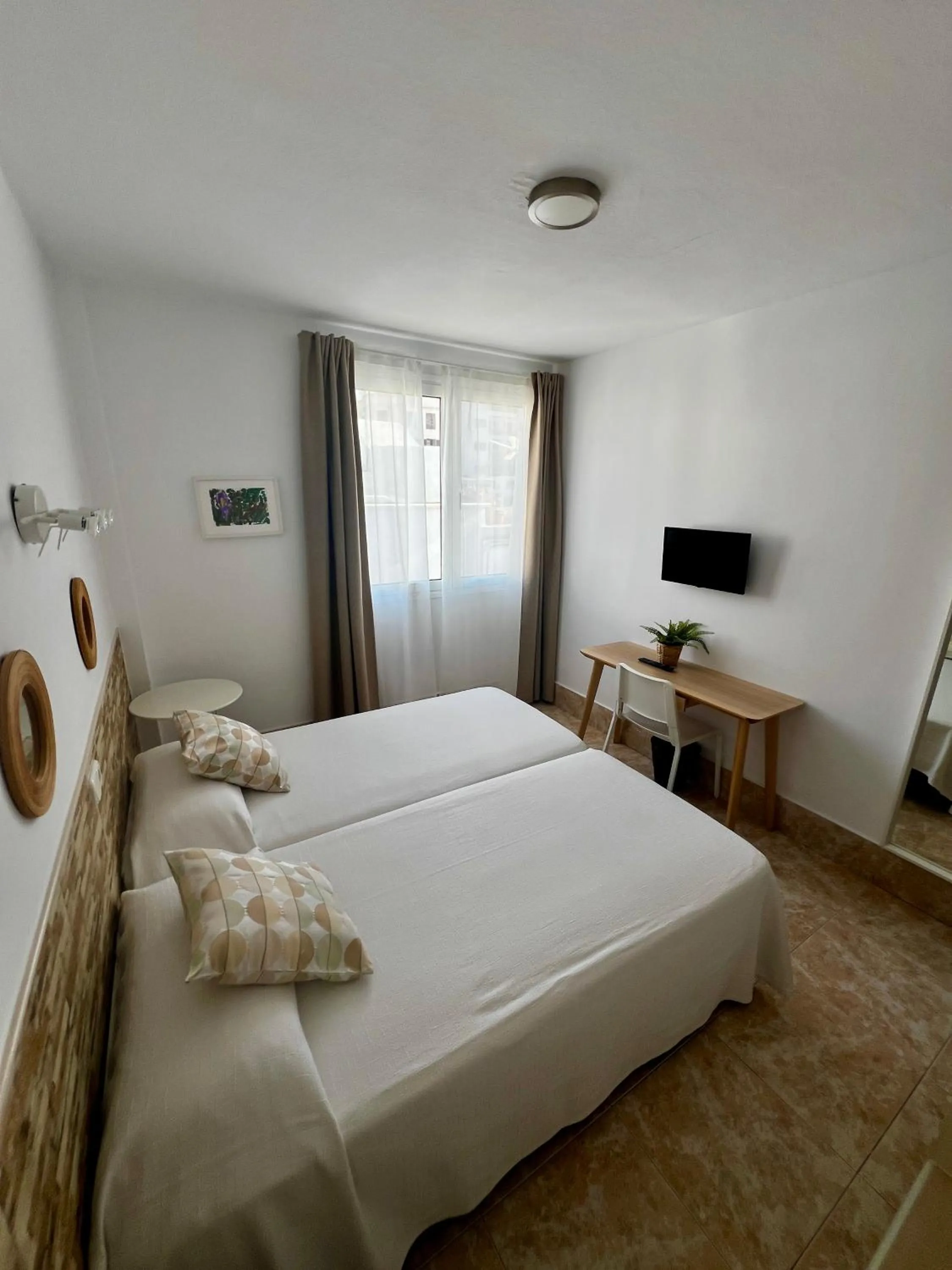 Area and facilities, Bed in Hostal Residencia Cardona