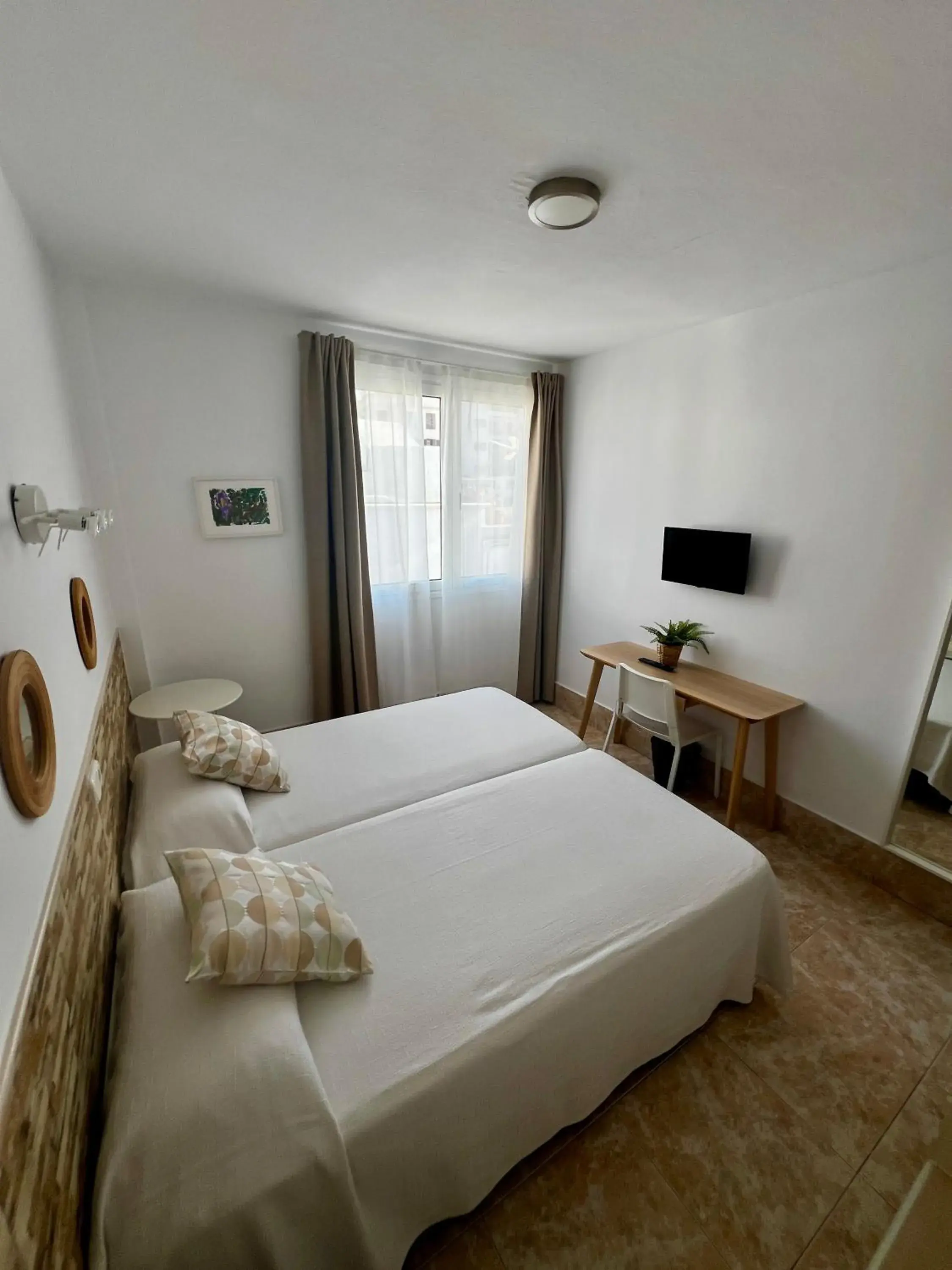 Area and facilities, Bed in Hostal Residencia Cardona Area and facilities, Bed in Hostal Residencia Cardona